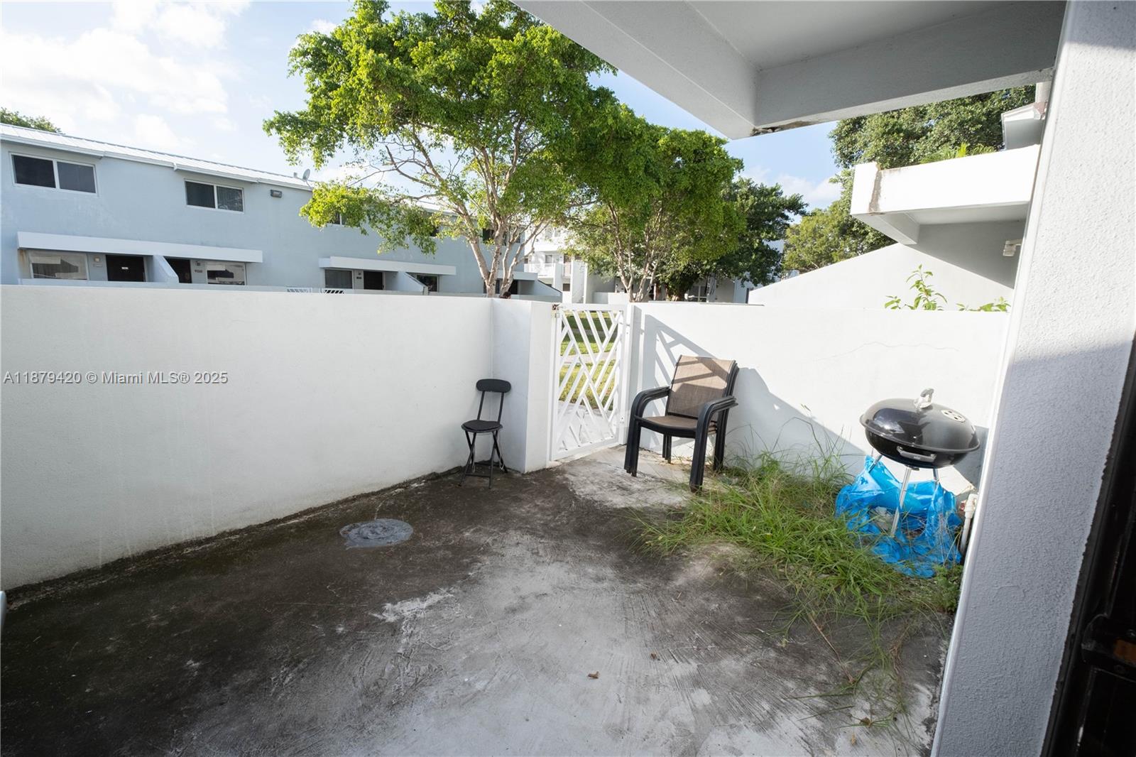 TOWN PARK PLAZA NORTH CON - Residential