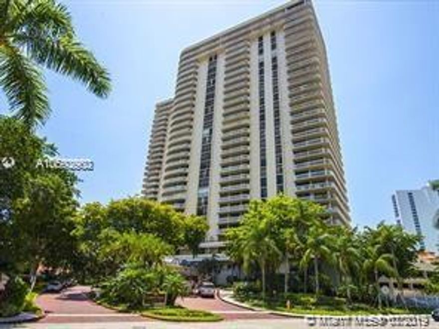 Beautiful views from this spacious condo in luxurious building. Panoramic views from Ocean Itreacoastal and Turnberrys exclusive Marina. Walking distance to Aventura Mall, parks, synagogues and beach. Solid wood flooring in living area and new berber carpet in bedrooms. Freshly painted all new kitchen appliances. Courtesy bus from the building to Aventura Mall and Publix.Building is totally renovated.TEXT LISTING AGENT FOR INSTRUCTIONS VERY EASY TO SHOW USE SHOWING ASS FOR INSTRUCTIONS