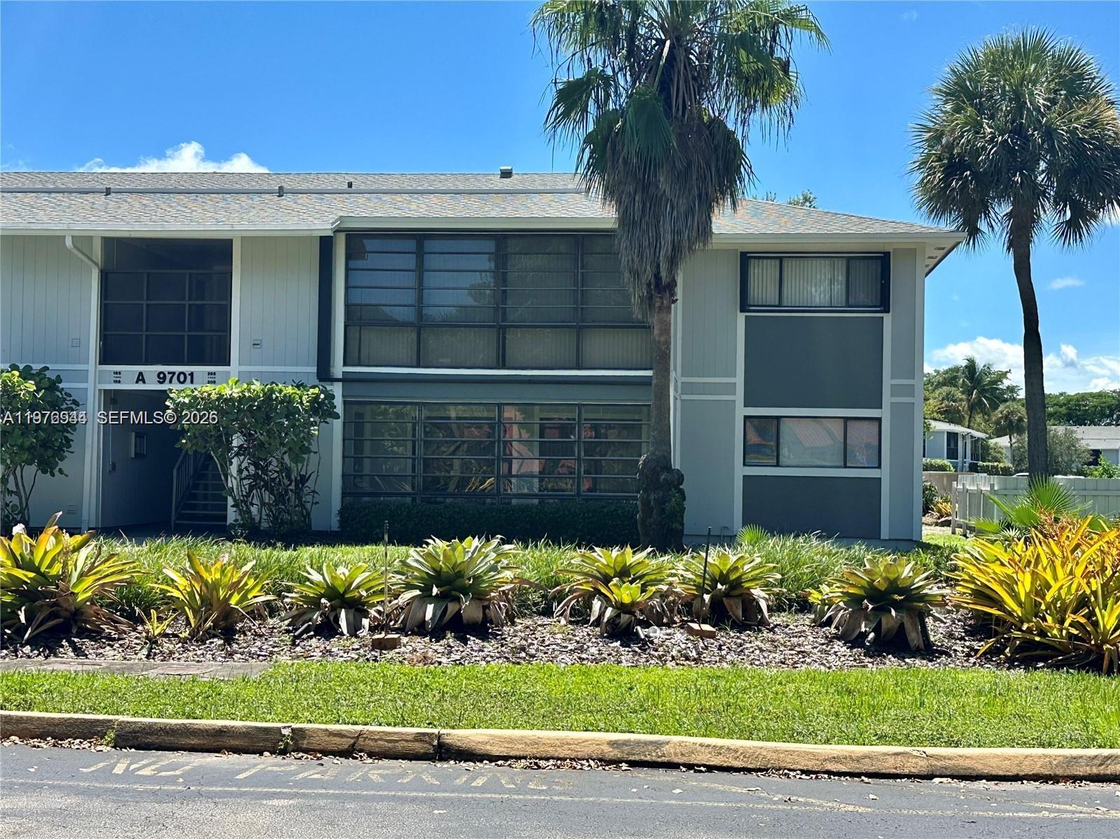 LAKEVIEW AT THE HAMMOCKS - Residential Lease