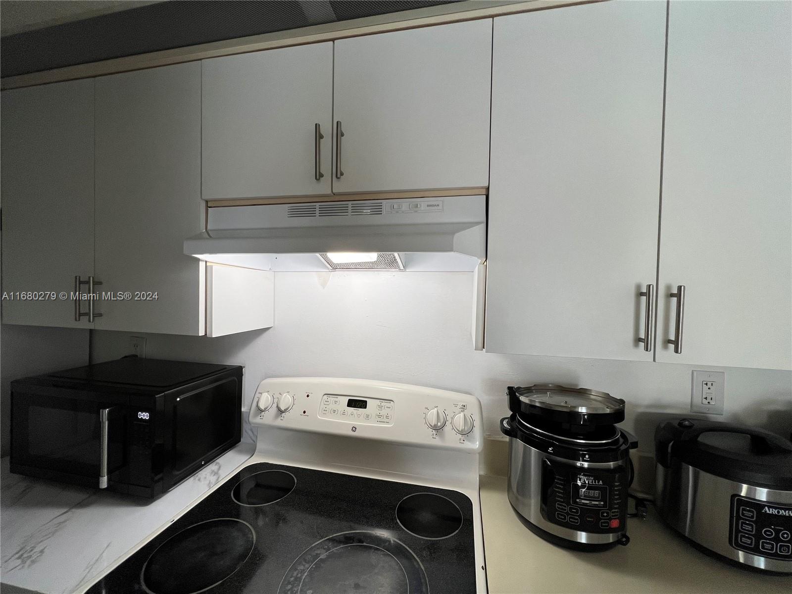 LE CLUB AT OLD CUTLER CON - Residential
