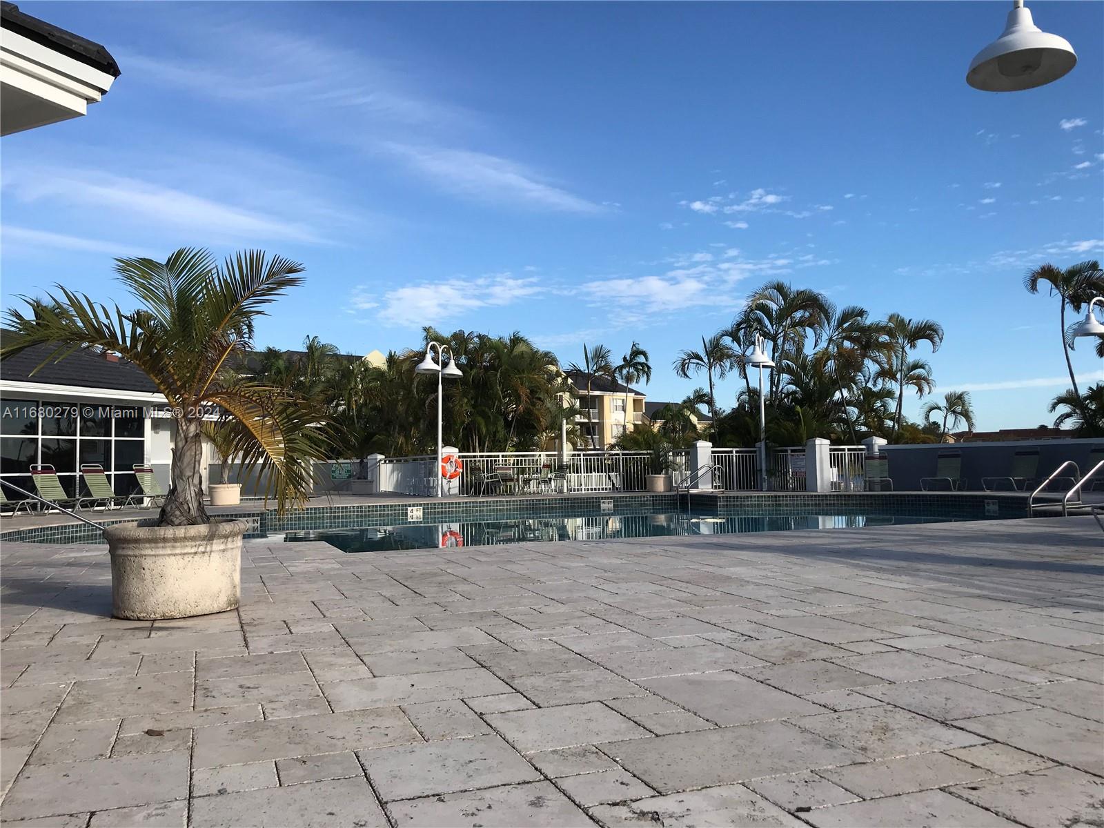LE CLUB AT OLD CUTLER CON - Residential