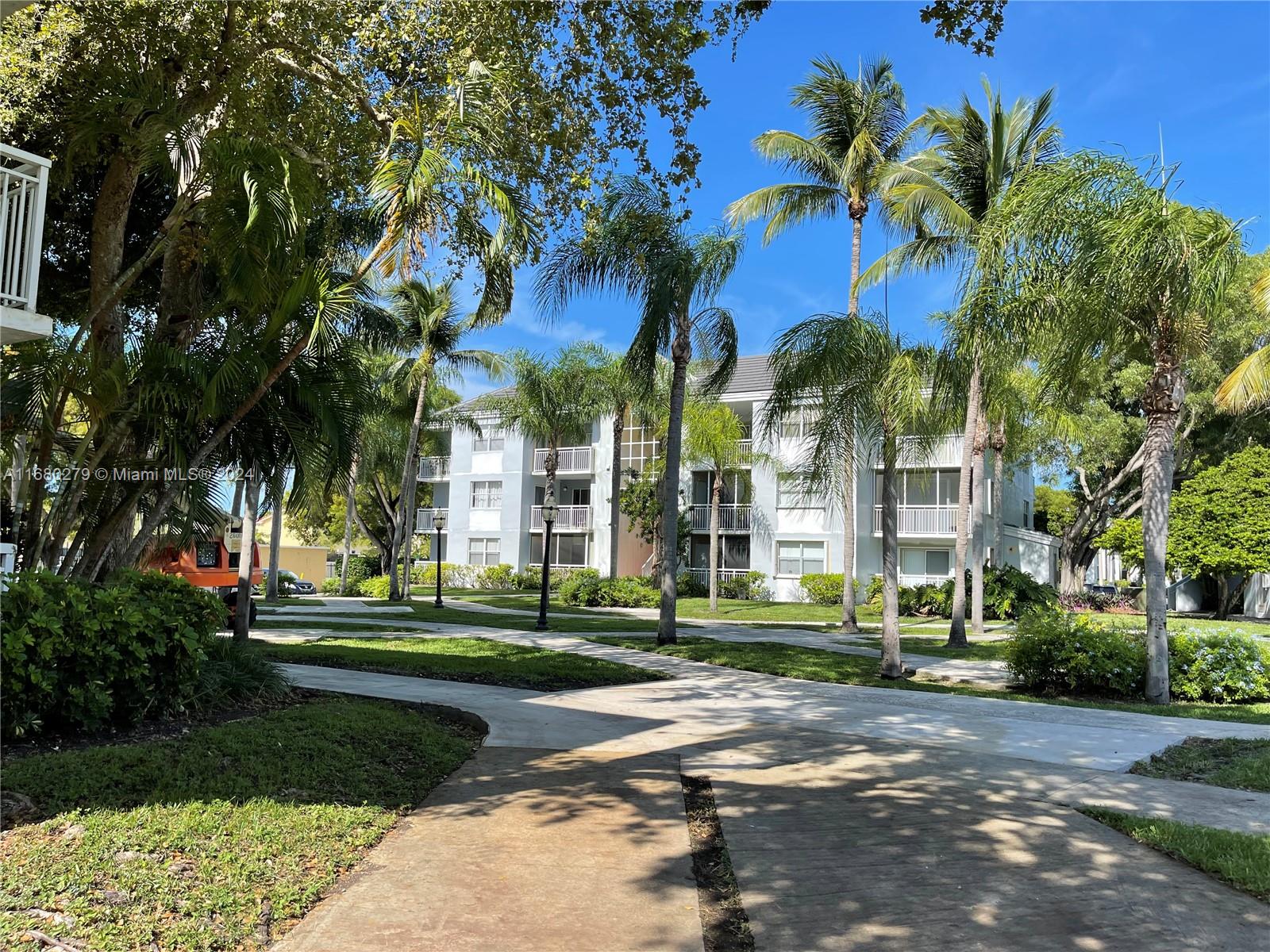 LE CLUB AT OLD CUTLER CON - Residential