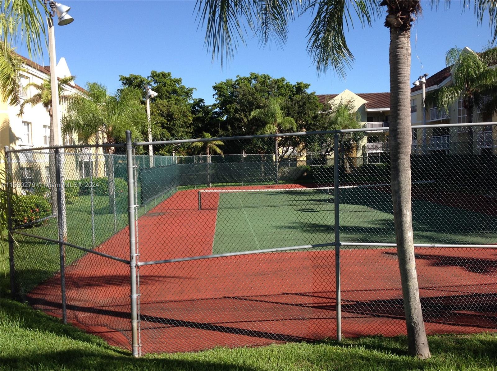 LE CLUB AT OLD CUTLER CON - Residential