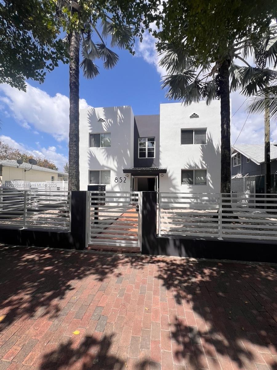 852 SW 13th Ave