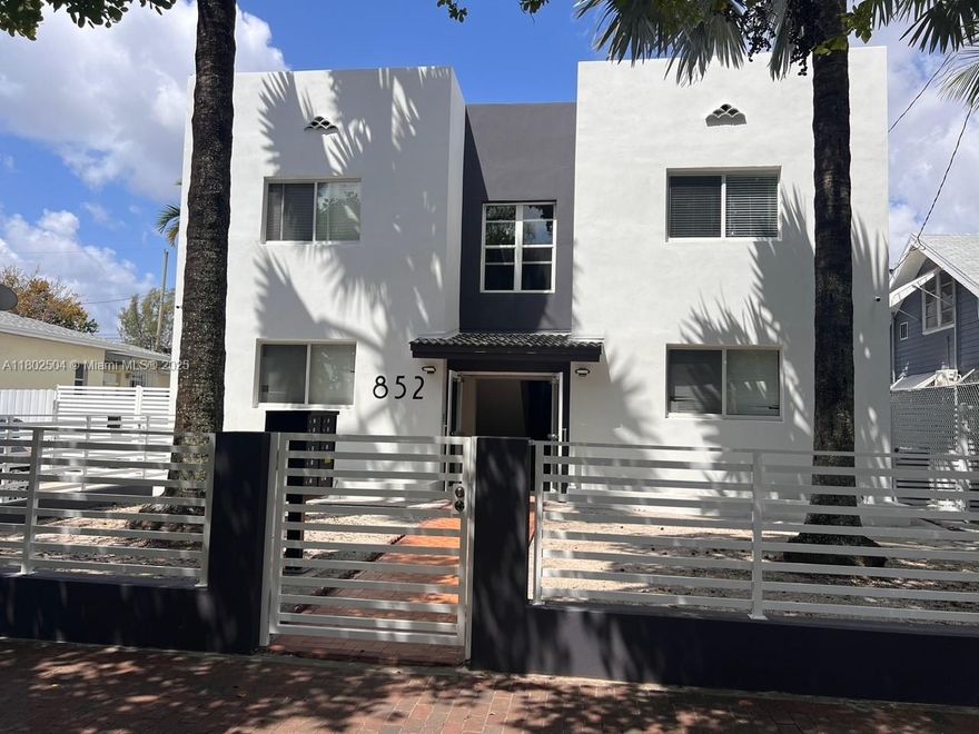 9 units perfect location front of  Cuban Memorial Park ,150 from center of Calle 8.This 9 units perfect condition 
5 2 bed 1 bath   
3 2 bed 2 bath 
1 1 bed 1 bath with small garden 
remodeled 2024/2025   new roof 2022 
income $240600. yearly 
income $261600  by renting  all units at $2500   and the  1 bed  at $1800