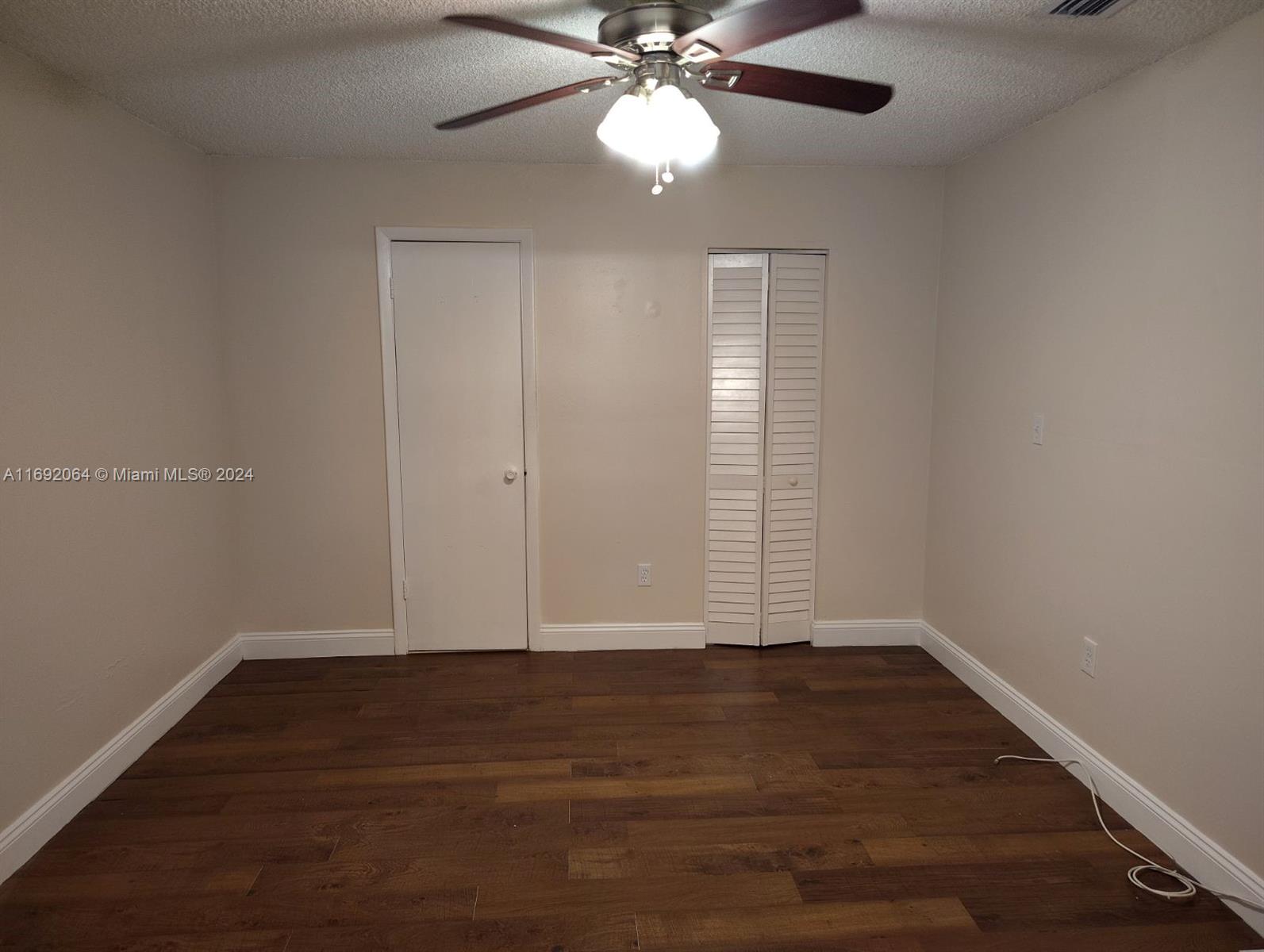 8807 Nw 113th St St A, Hialeah Gardens, Miami-Dade County, Florida - 1 Bedrooms  
1 Bathrooms - 