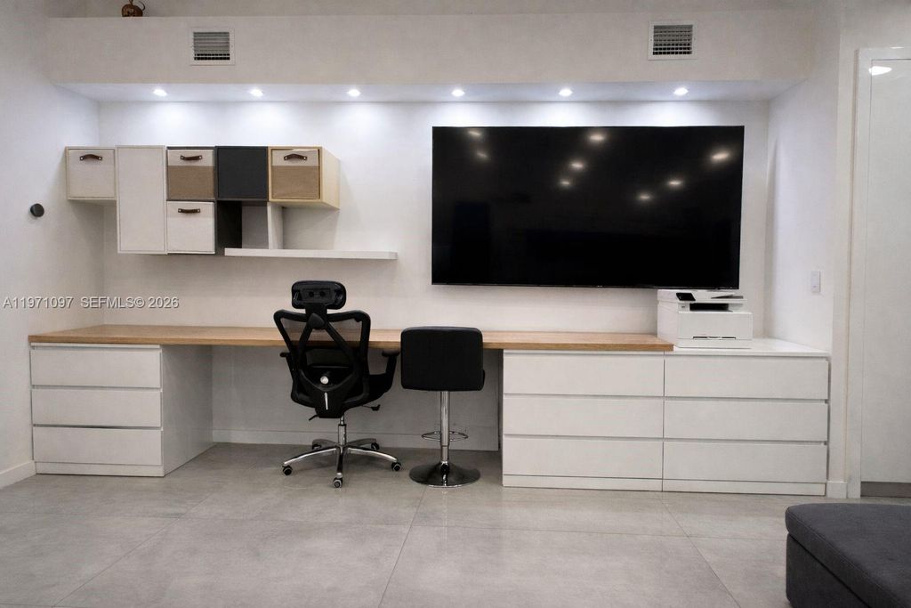 Photo of 500 NE 3rd St #103, Hallandale Beach, FL 33009 (MLS # A11971097)