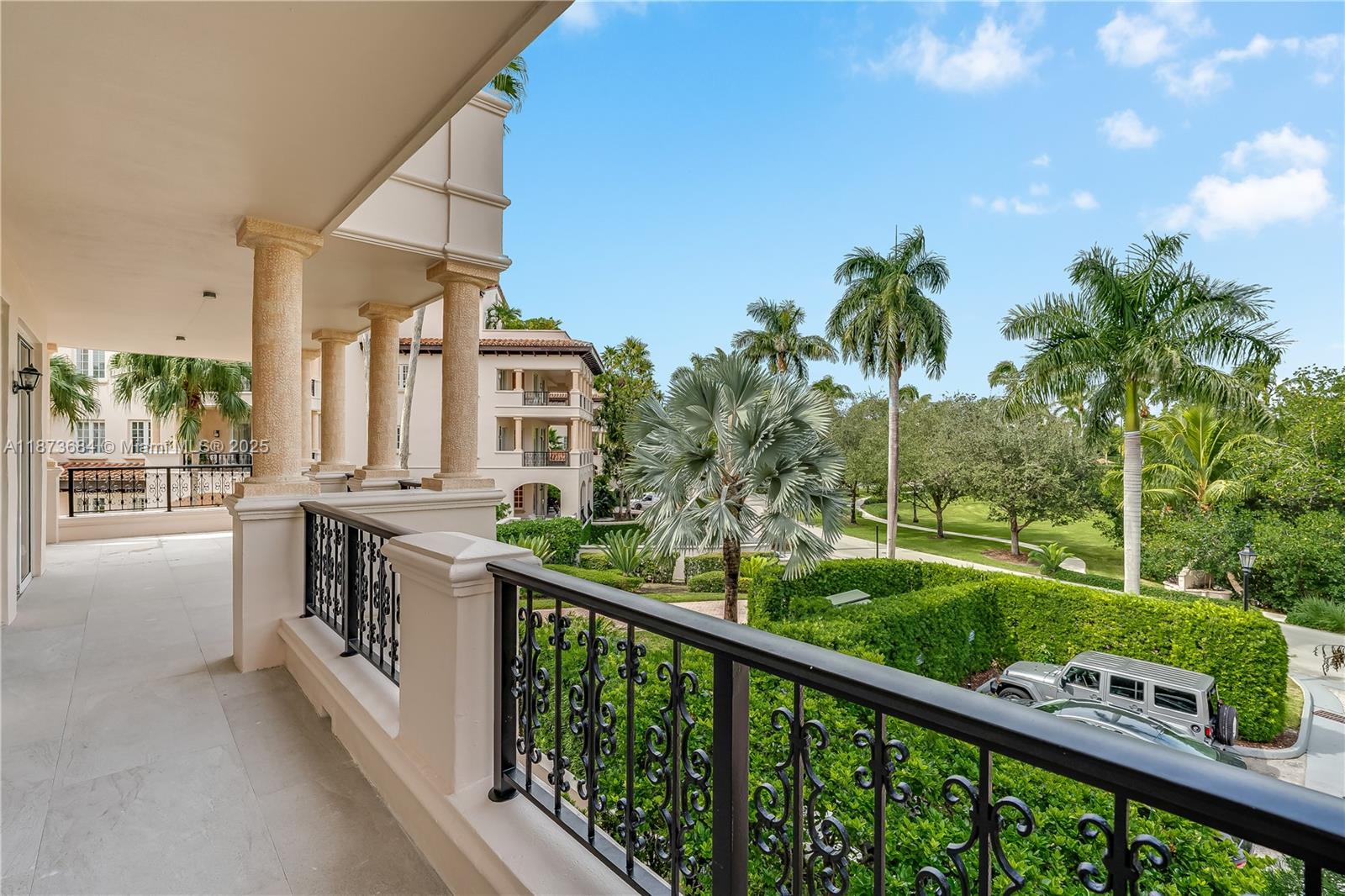 SEASIDE CONDO - Residential