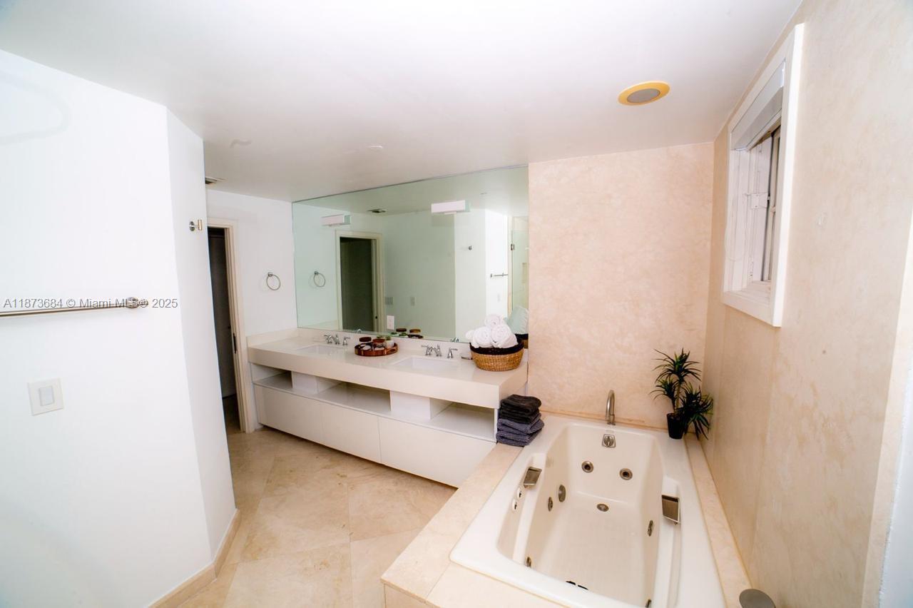 SEASIDE CONDO - Residential