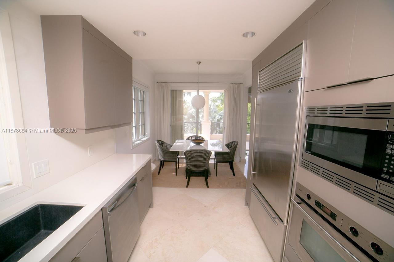 SEASIDE CONDO - Residential