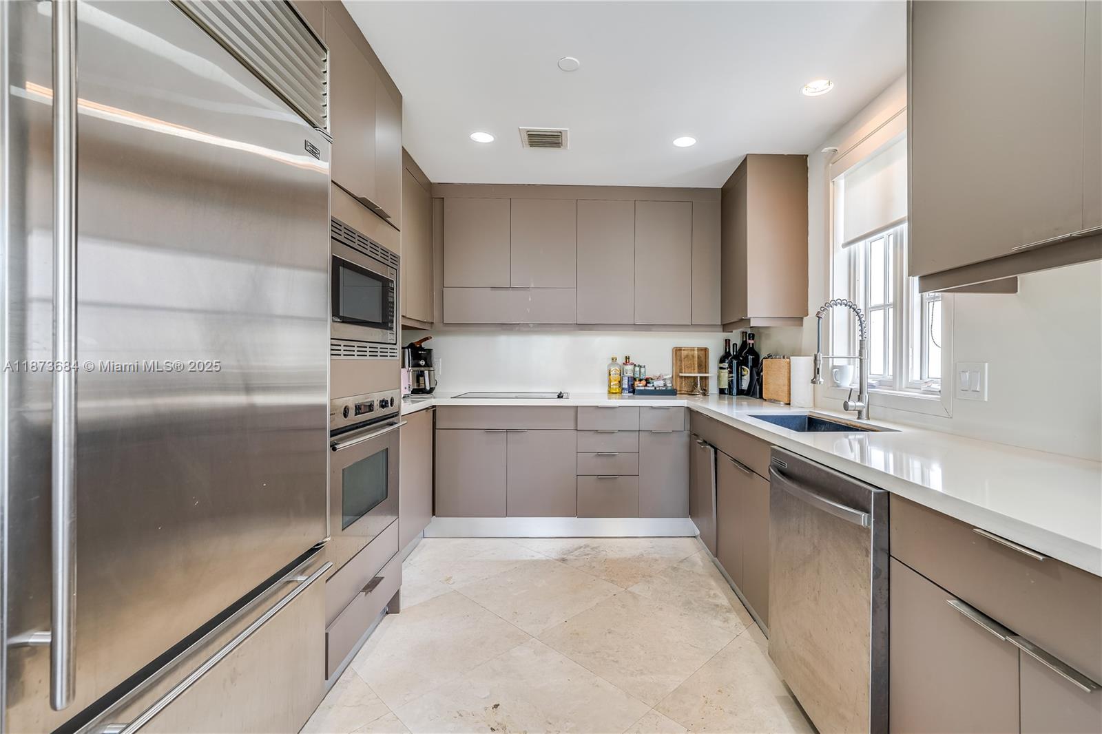 SEASIDE CONDO - Residential