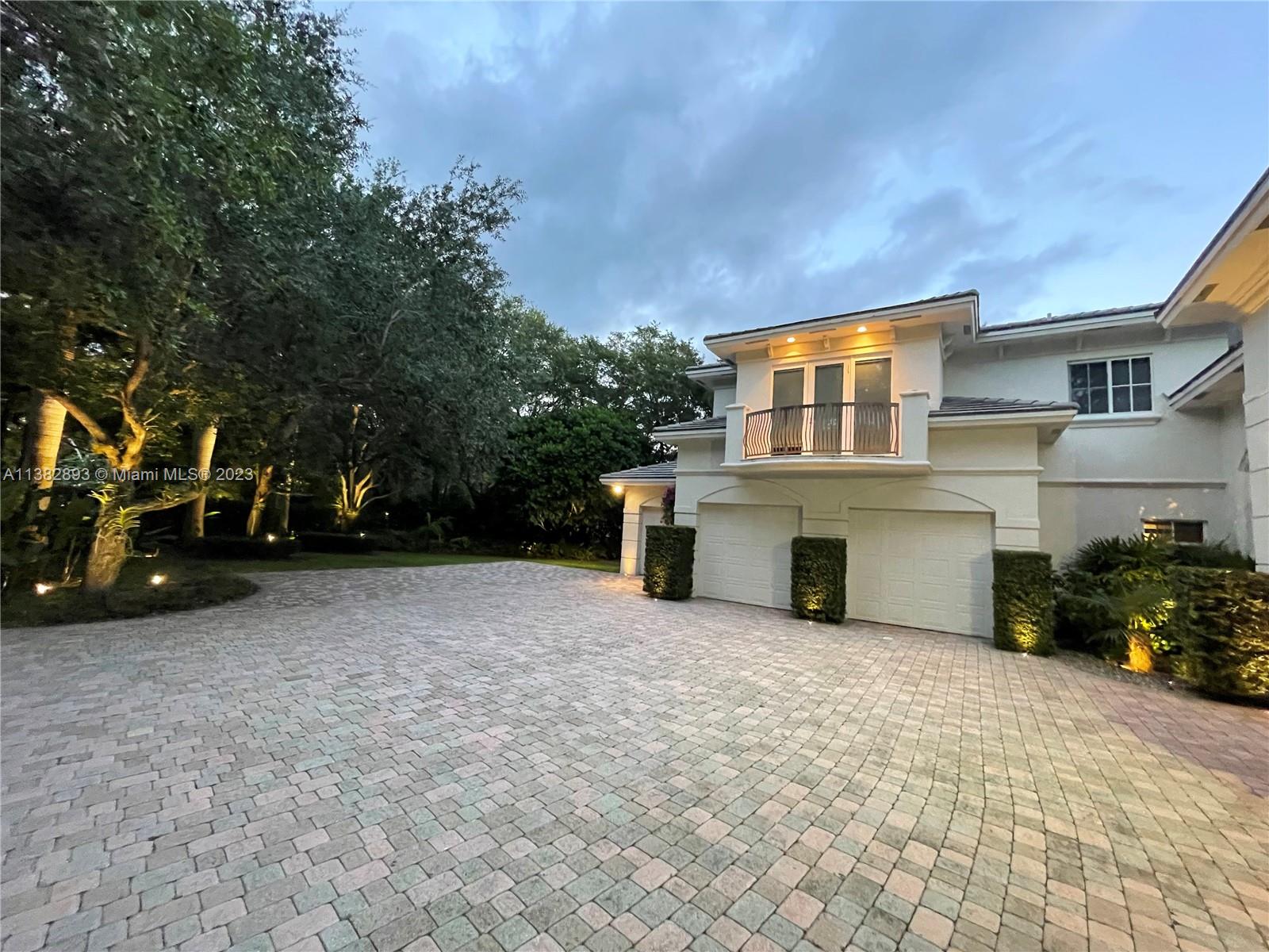 TOWN & RANCH ESTS - Residential