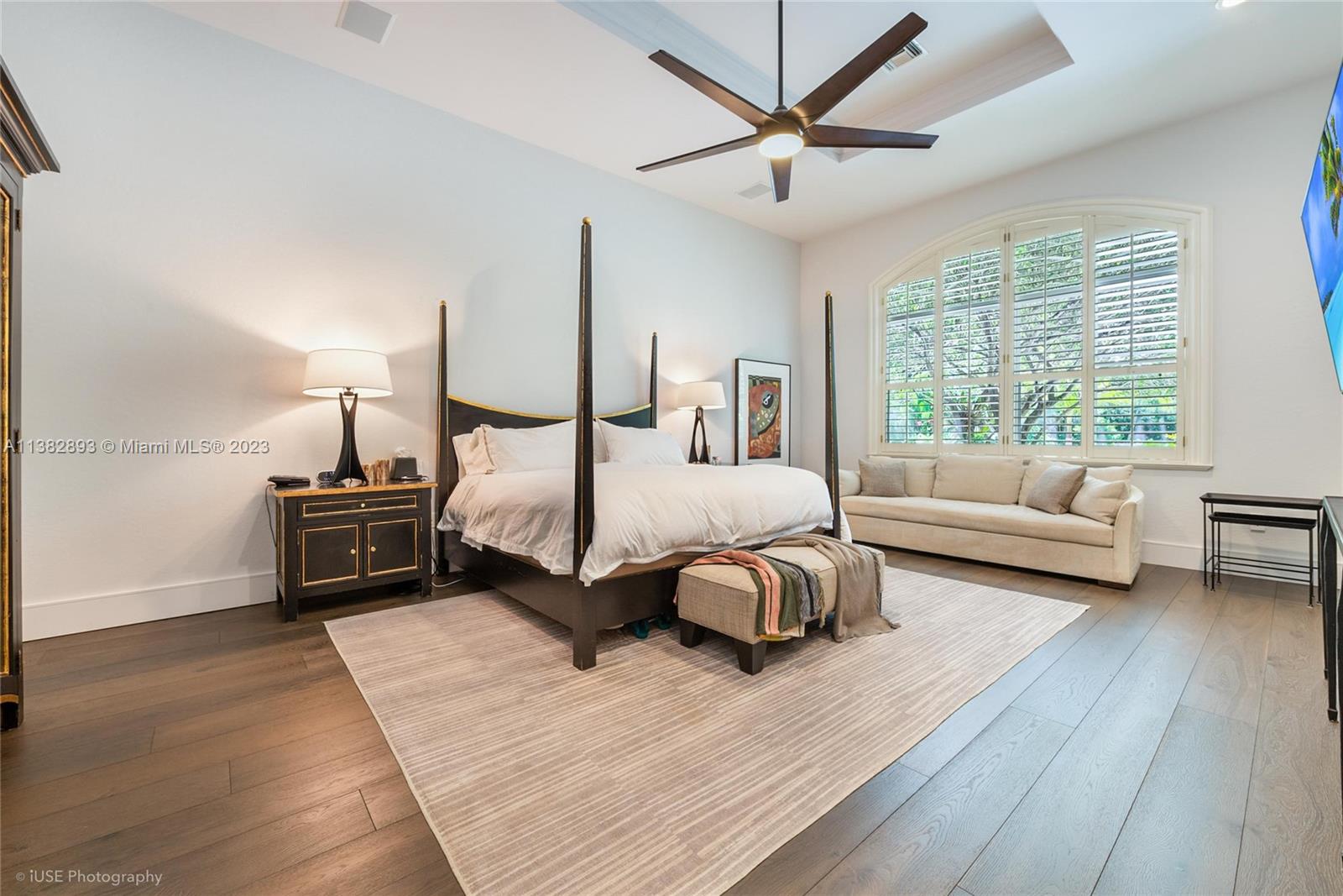 TOWN & RANCH ESTS - Residential