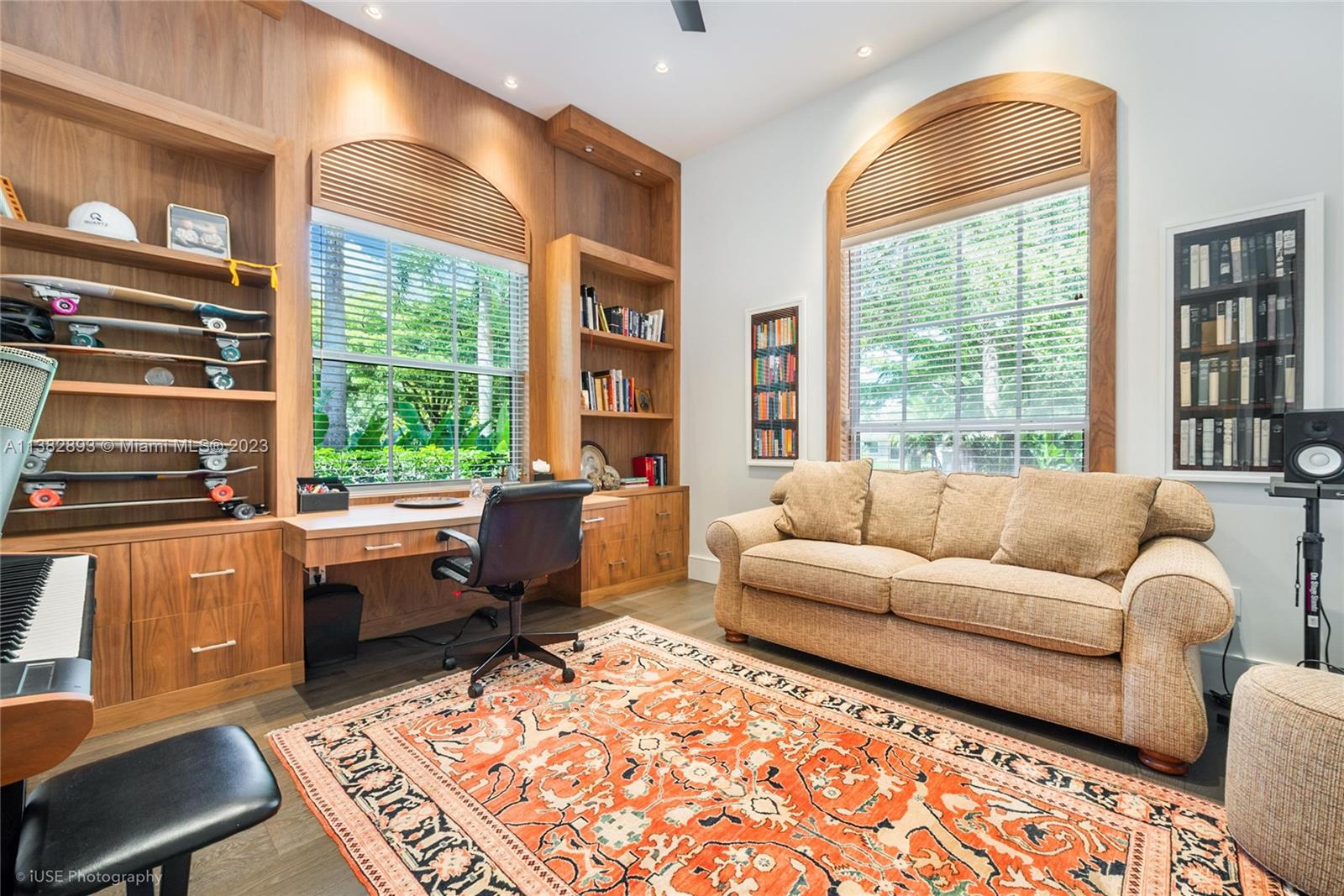 TOWN & RANCH ESTS - Residential