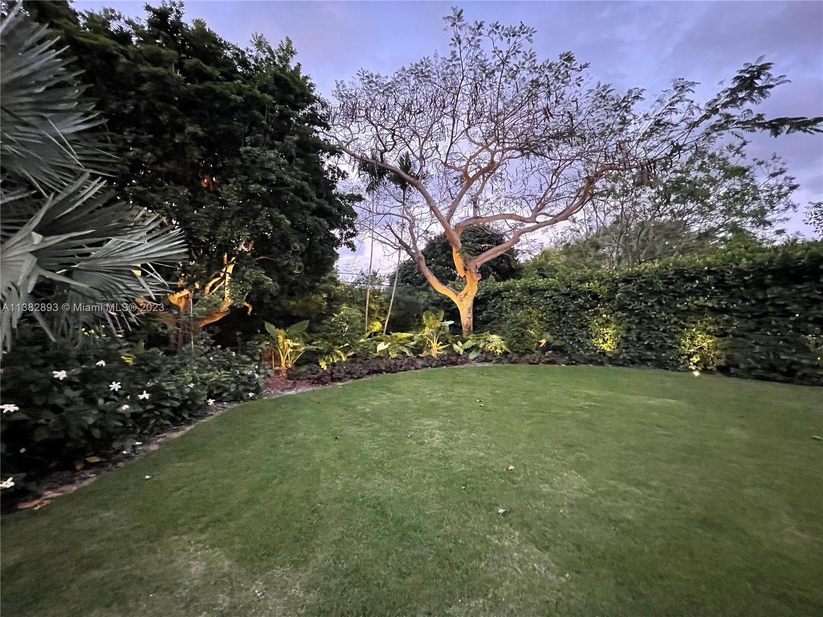 TOWN & RANCH ESTS - Residential