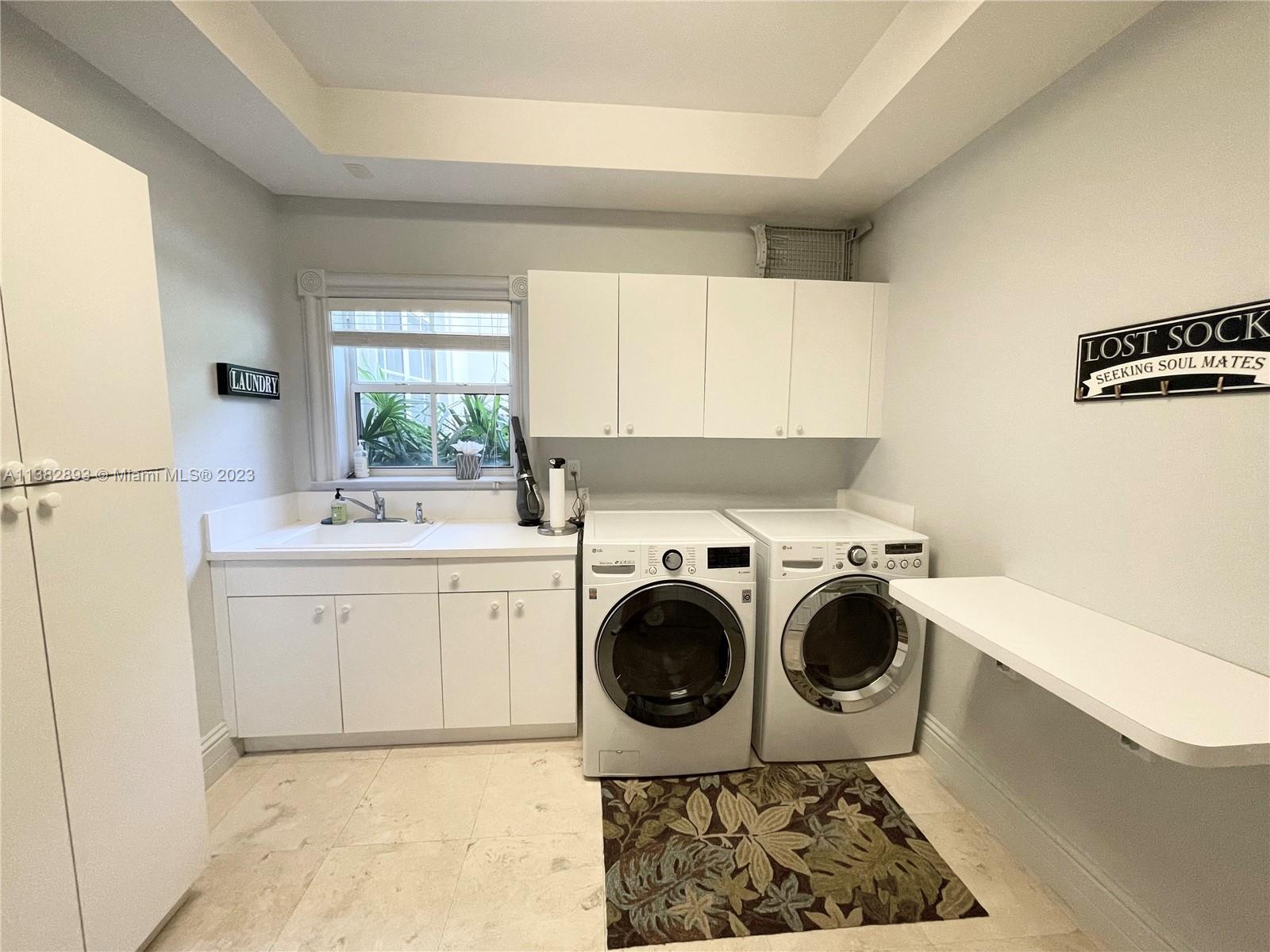 TOWN & RANCH ESTS - Residential