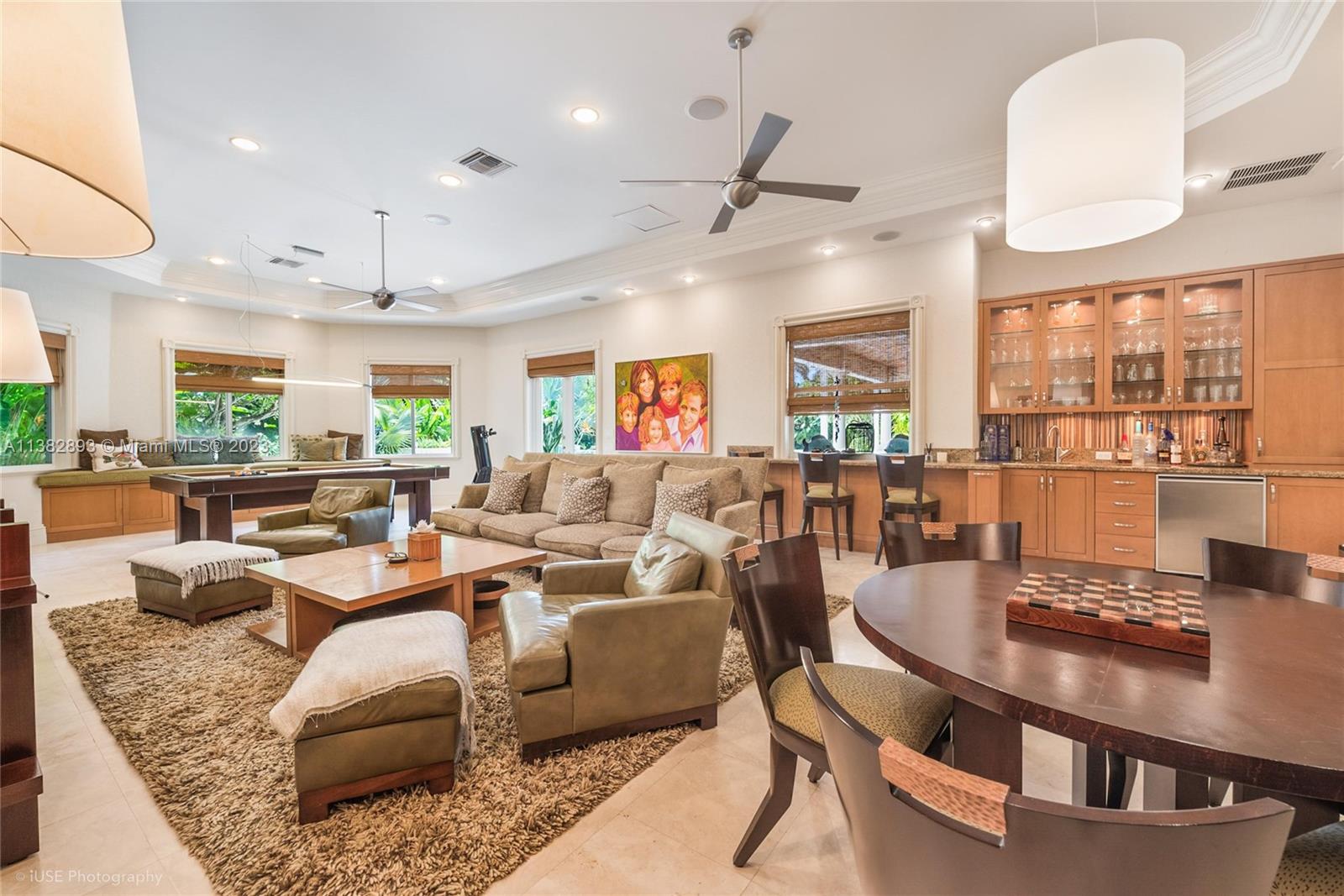 TOWN & RANCH ESTS - Residential