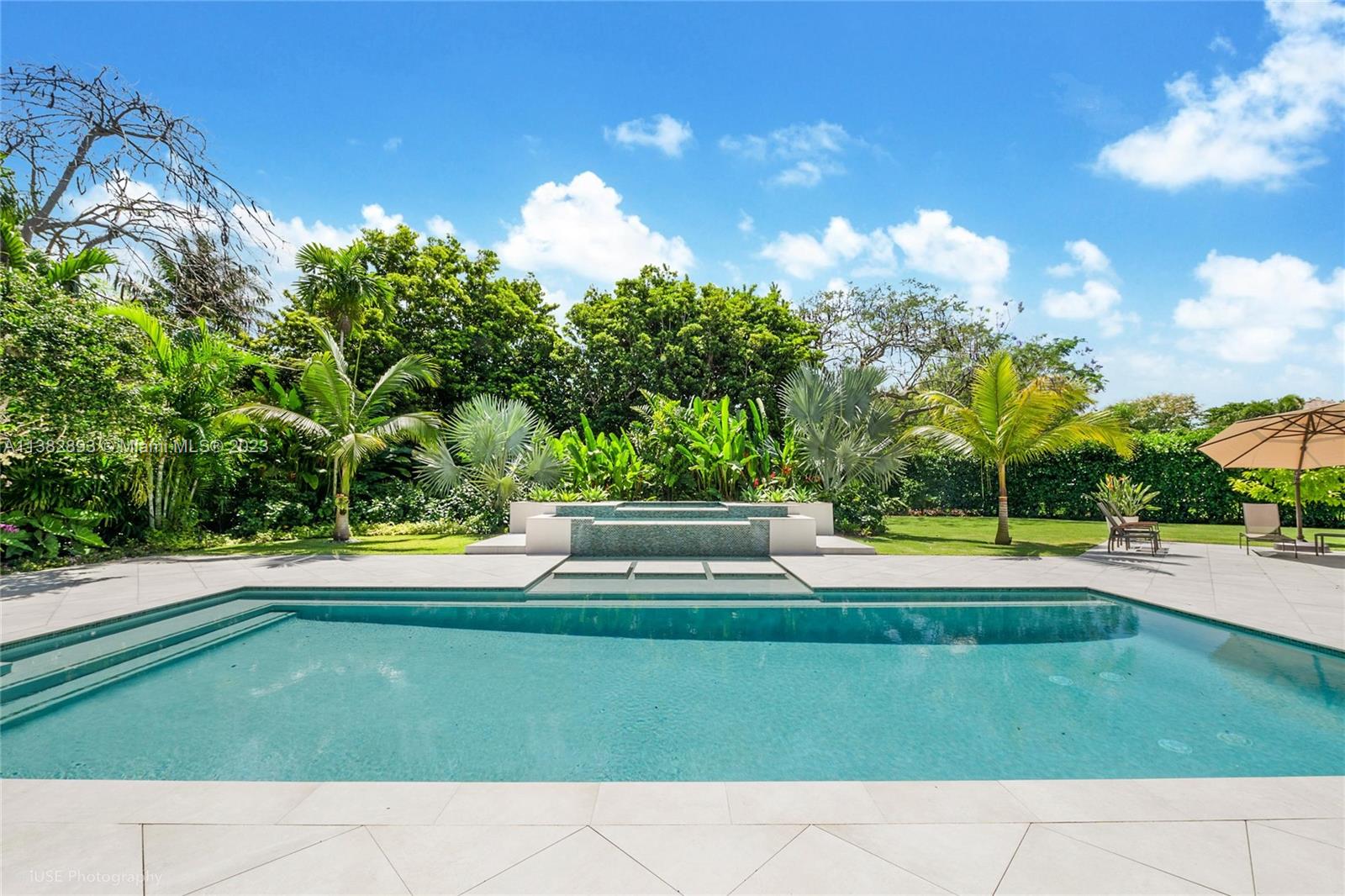 TOWN & RANCH ESTS - Residential