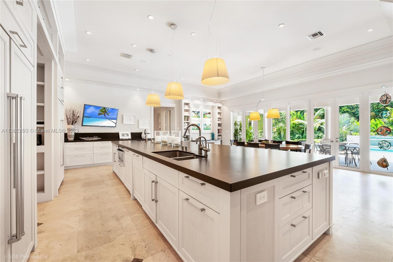 TOWN & RANCH ESTS - Residential