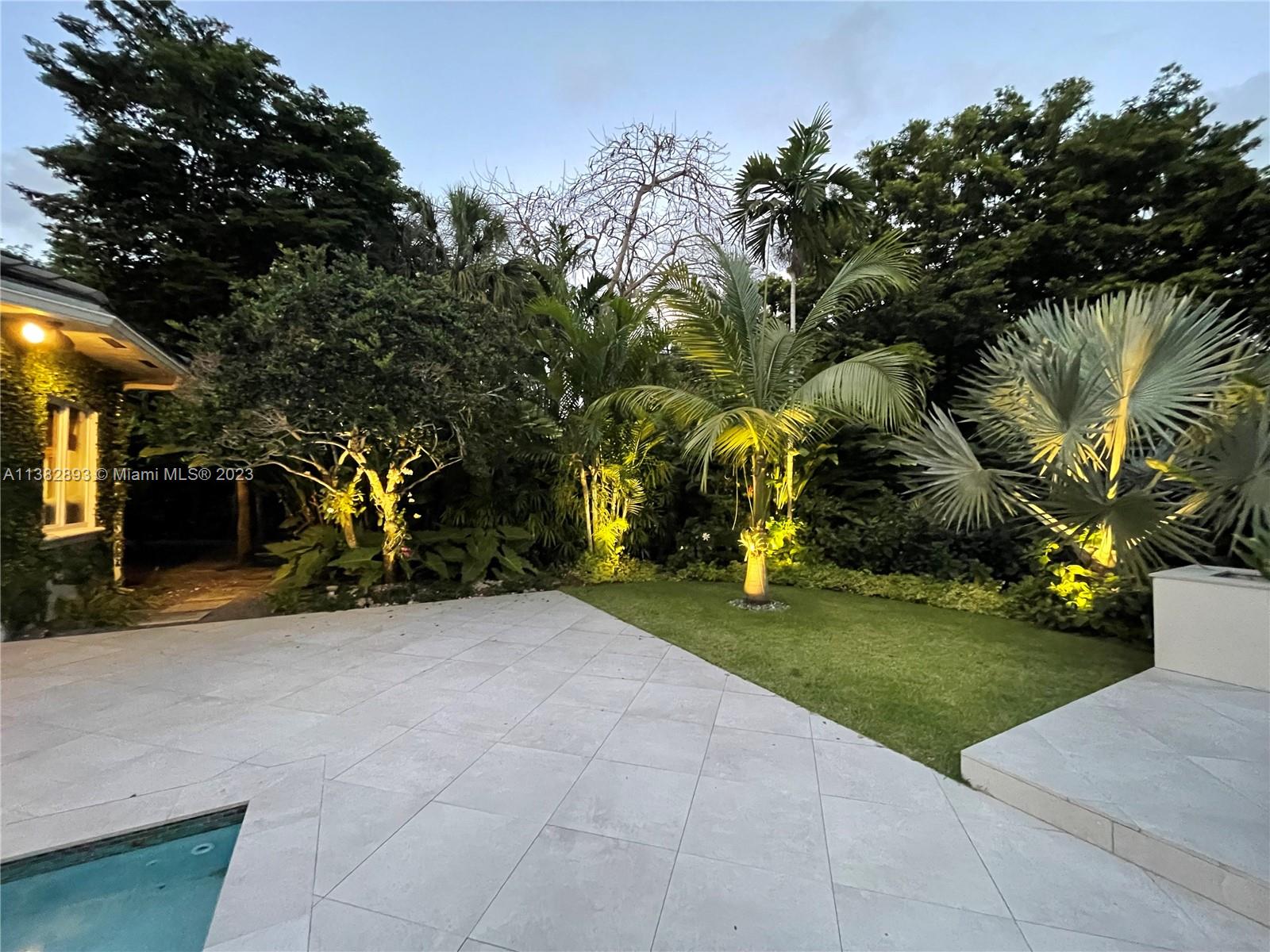 TOWN & RANCH ESTS - Residential