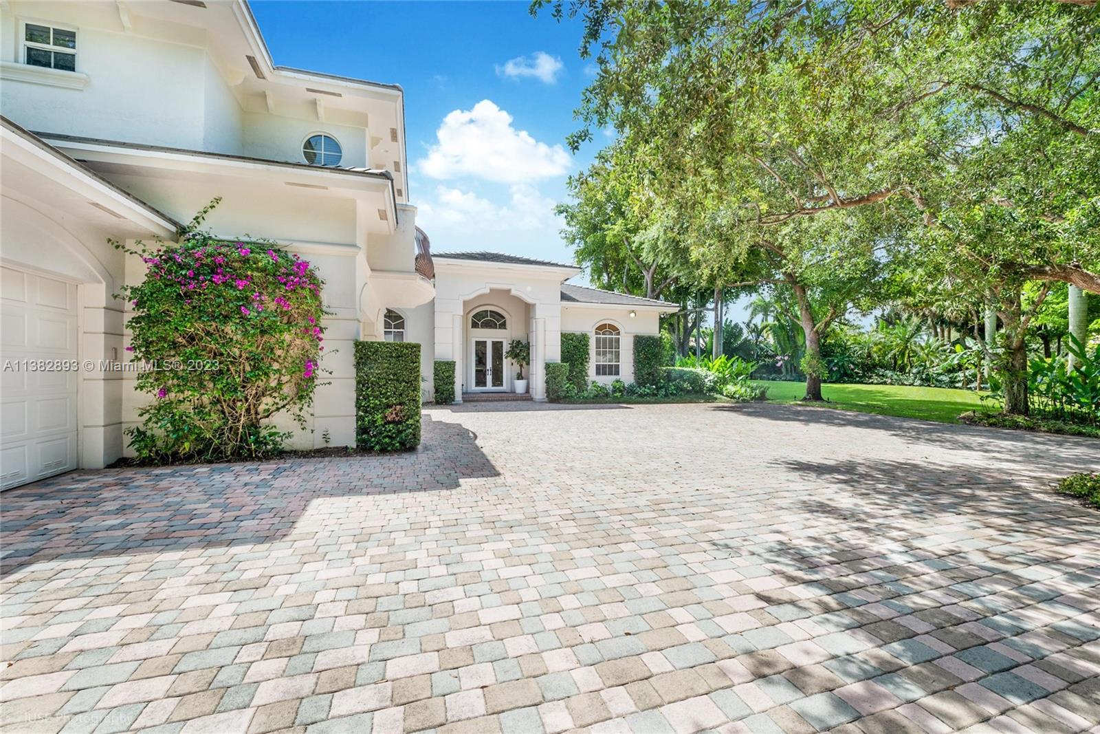 TOWN & RANCH ESTS - Residential