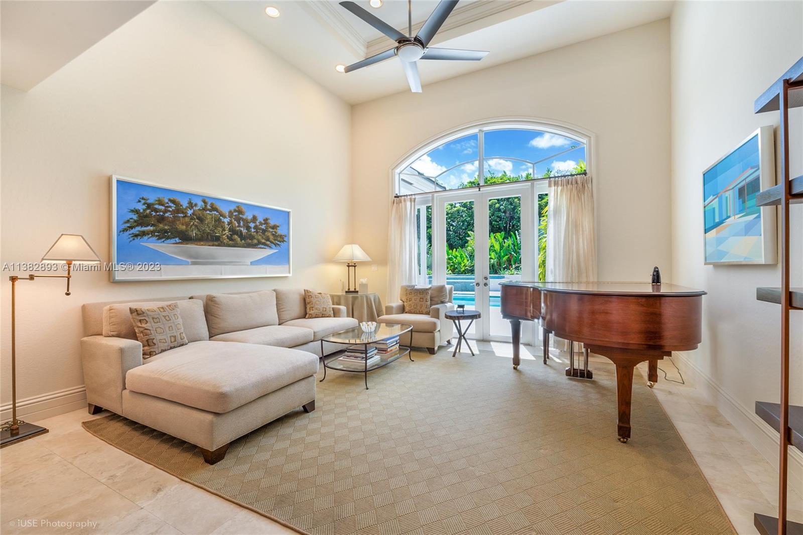 TOWN & RANCH ESTS - Residential