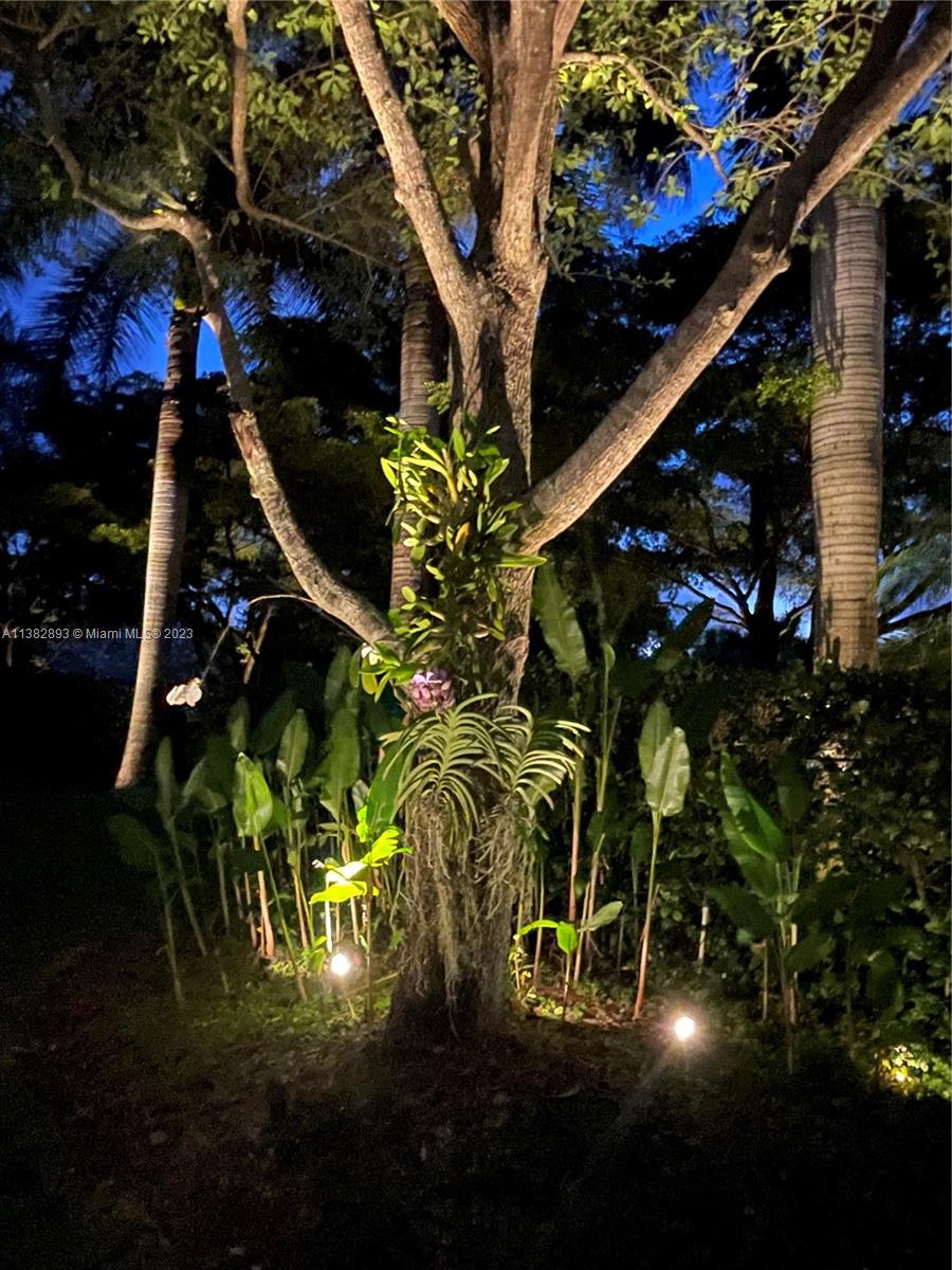 TOWN & RANCH ESTS - Residential