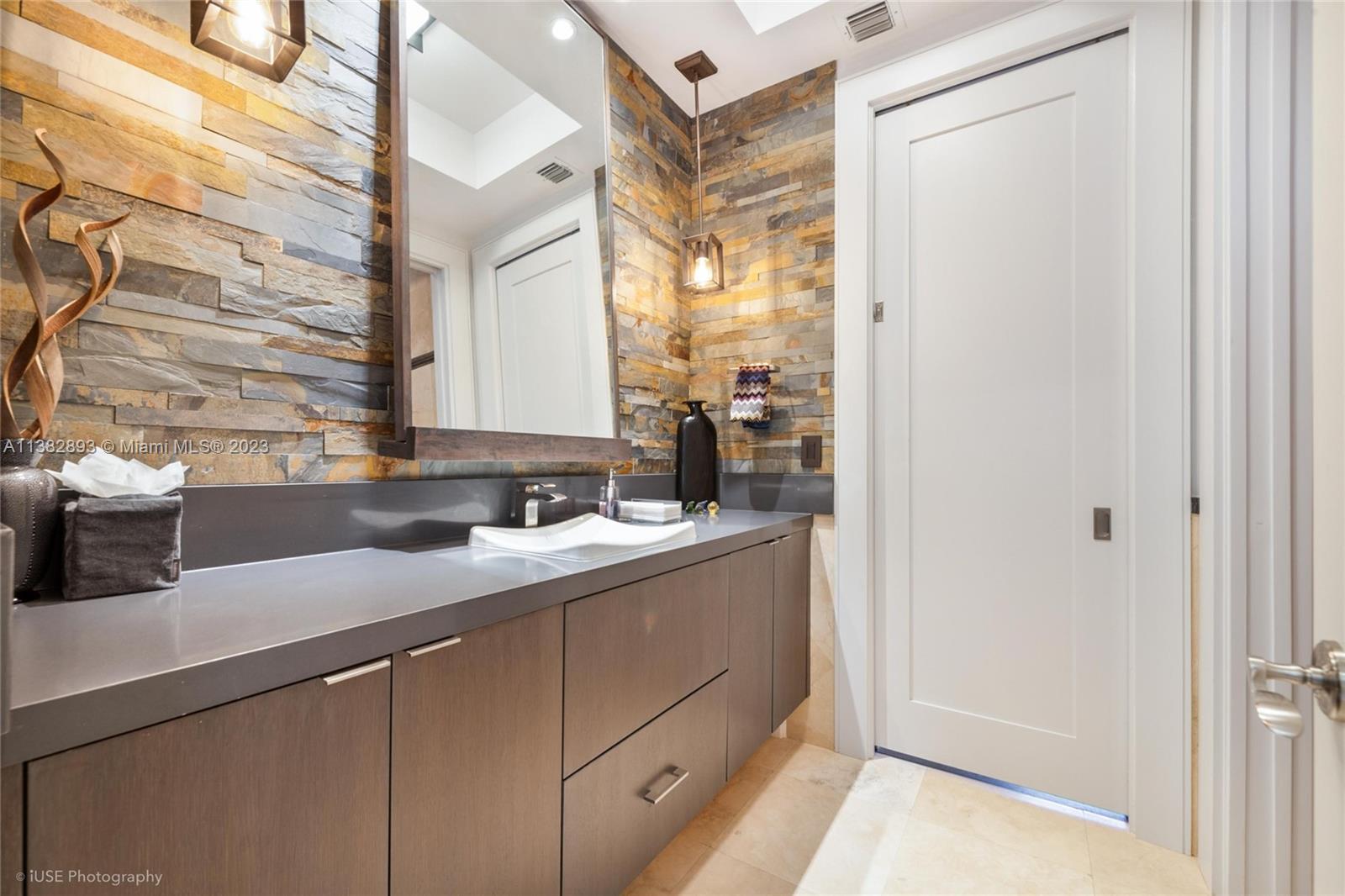 TOWN & RANCH ESTS - Residential