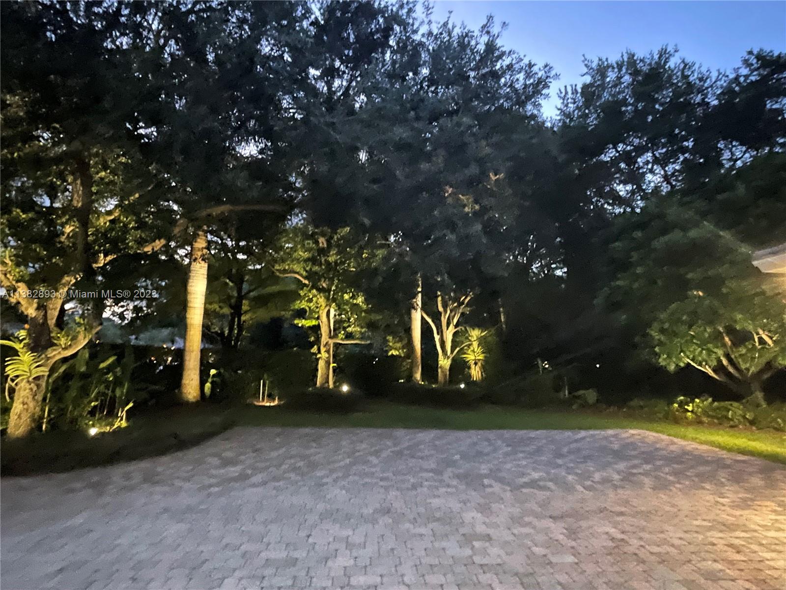 TOWN & RANCH ESTS - Residential