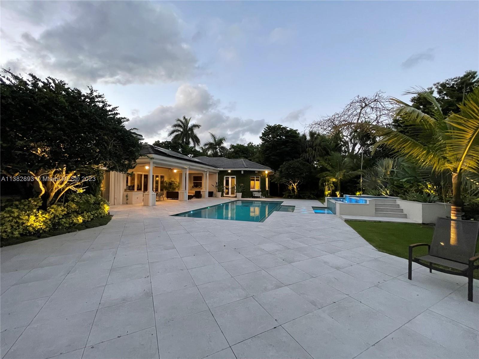 TOWN & RANCH ESTS - Residential