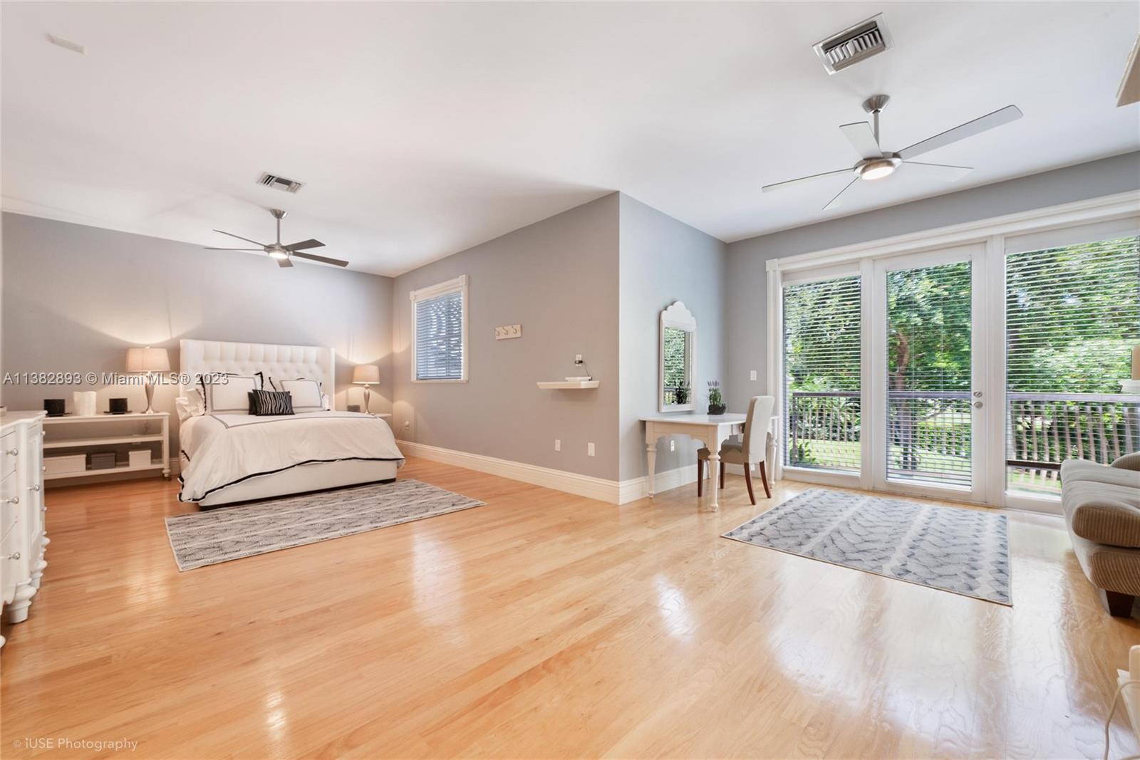 TOWN & RANCH ESTS - Residential