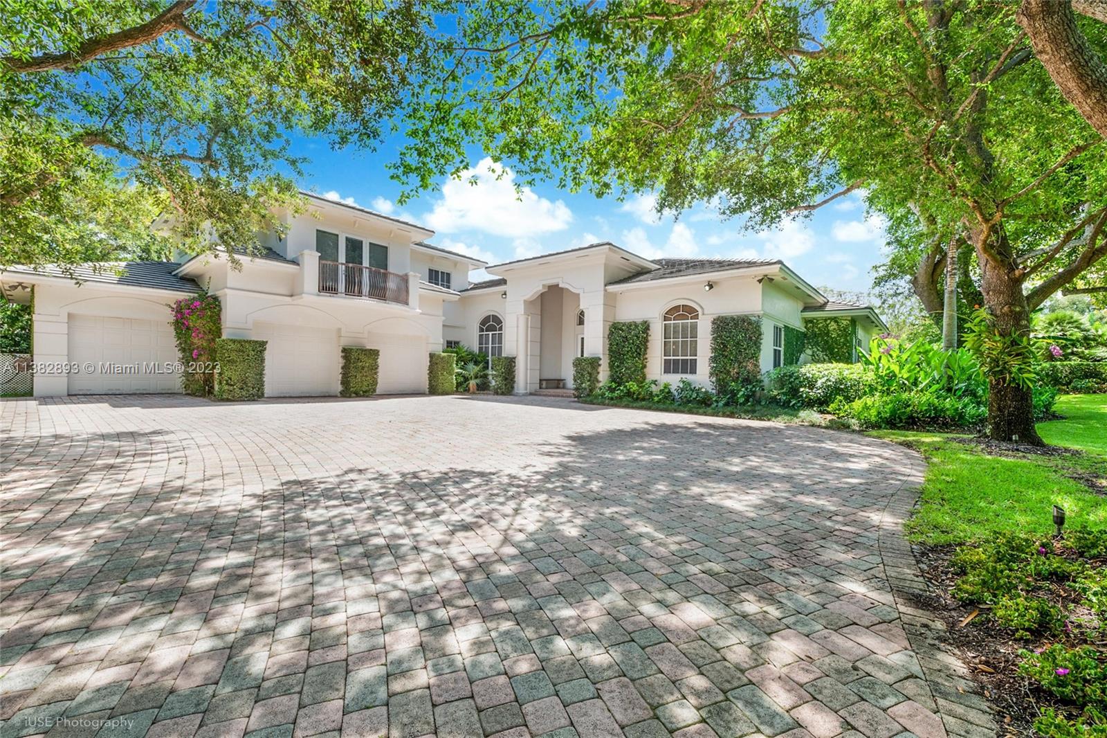 TOWN & RANCH ESTS - Residential