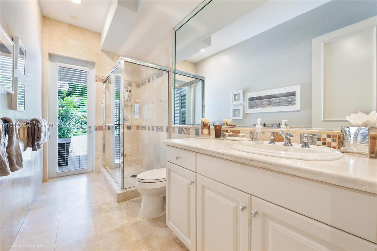 TOWN & RANCH ESTS - Residential