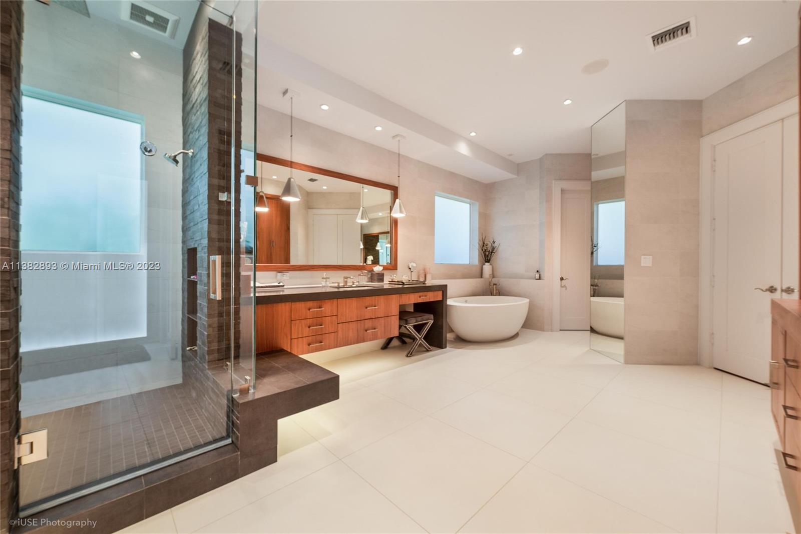 TOWN & RANCH ESTS - Residential