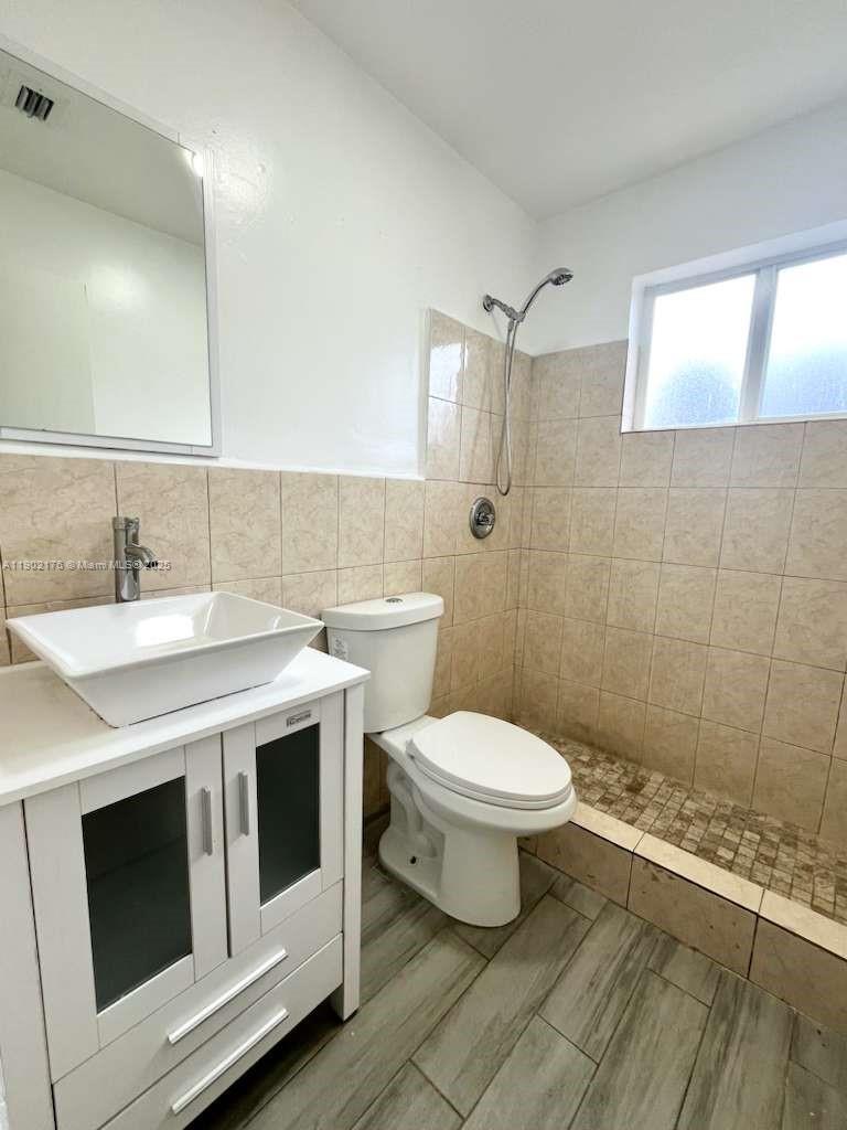 BEVERLY PARK - Residential Lease