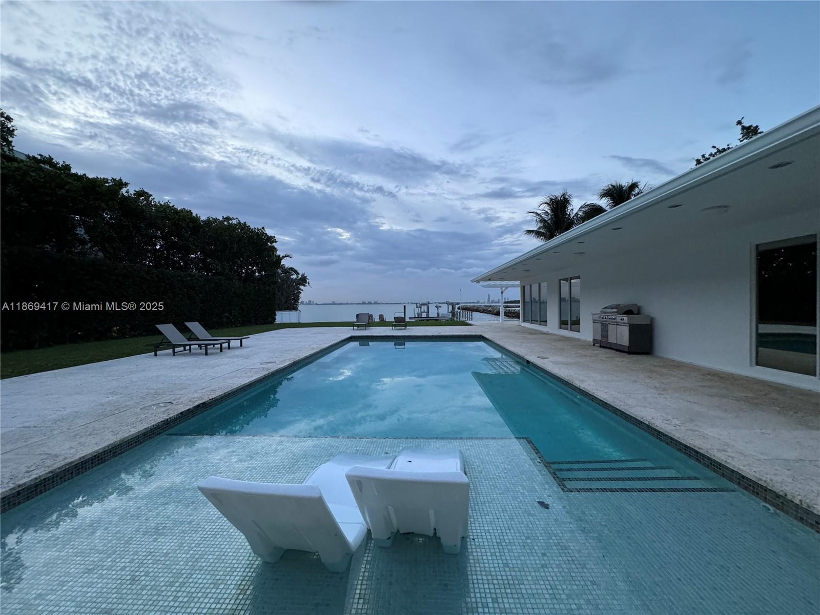 TROPICAL ISLE HOMES SUB 4 - Residential