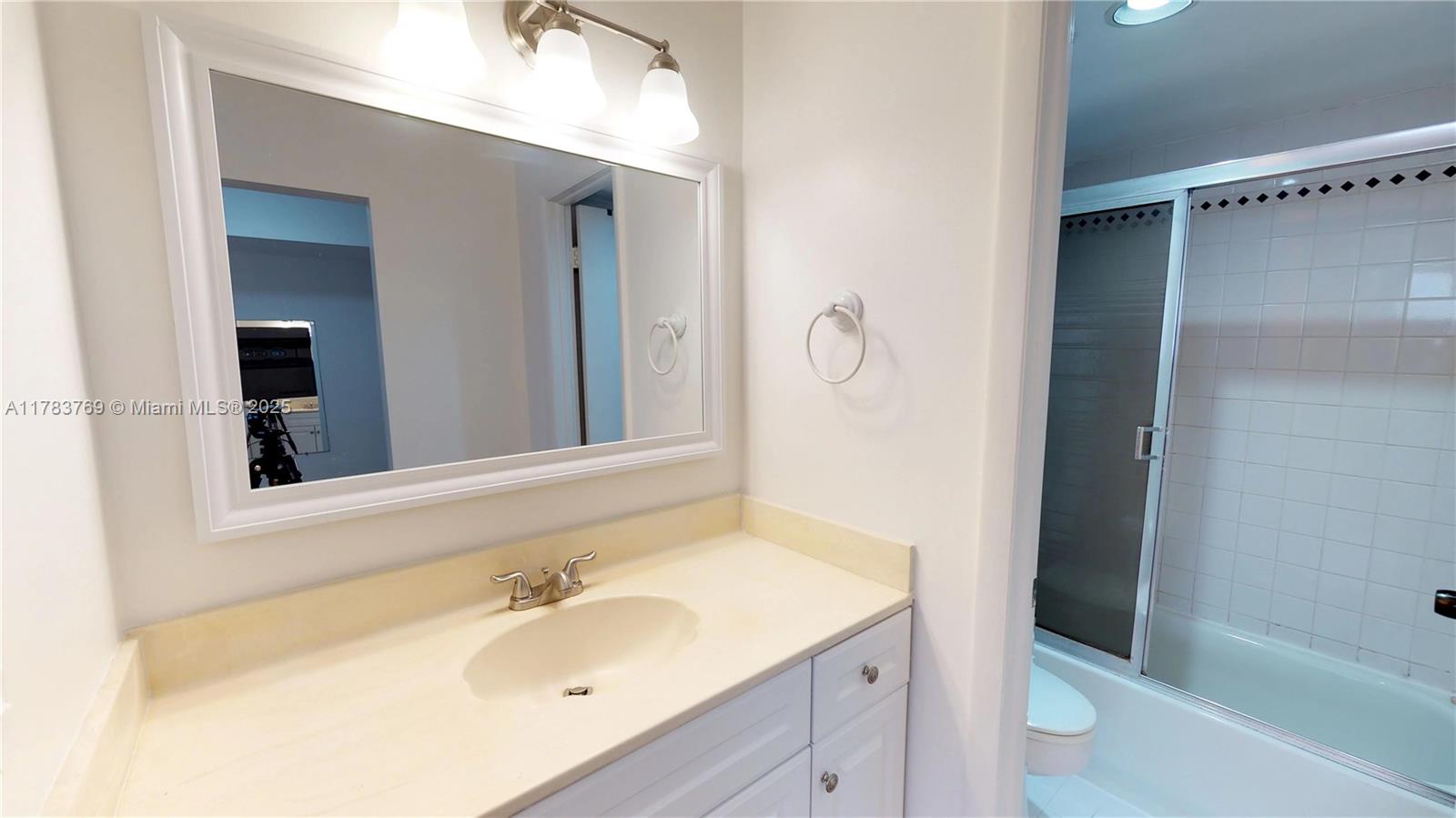 3665 NE 167th St 501