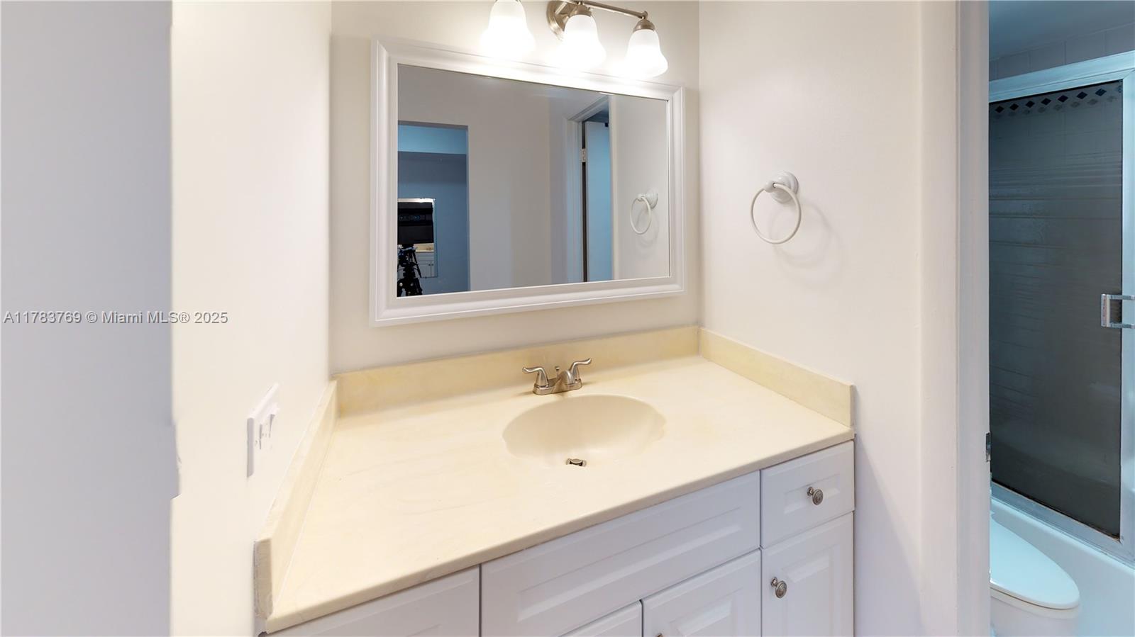 3665 NE 167th St 501