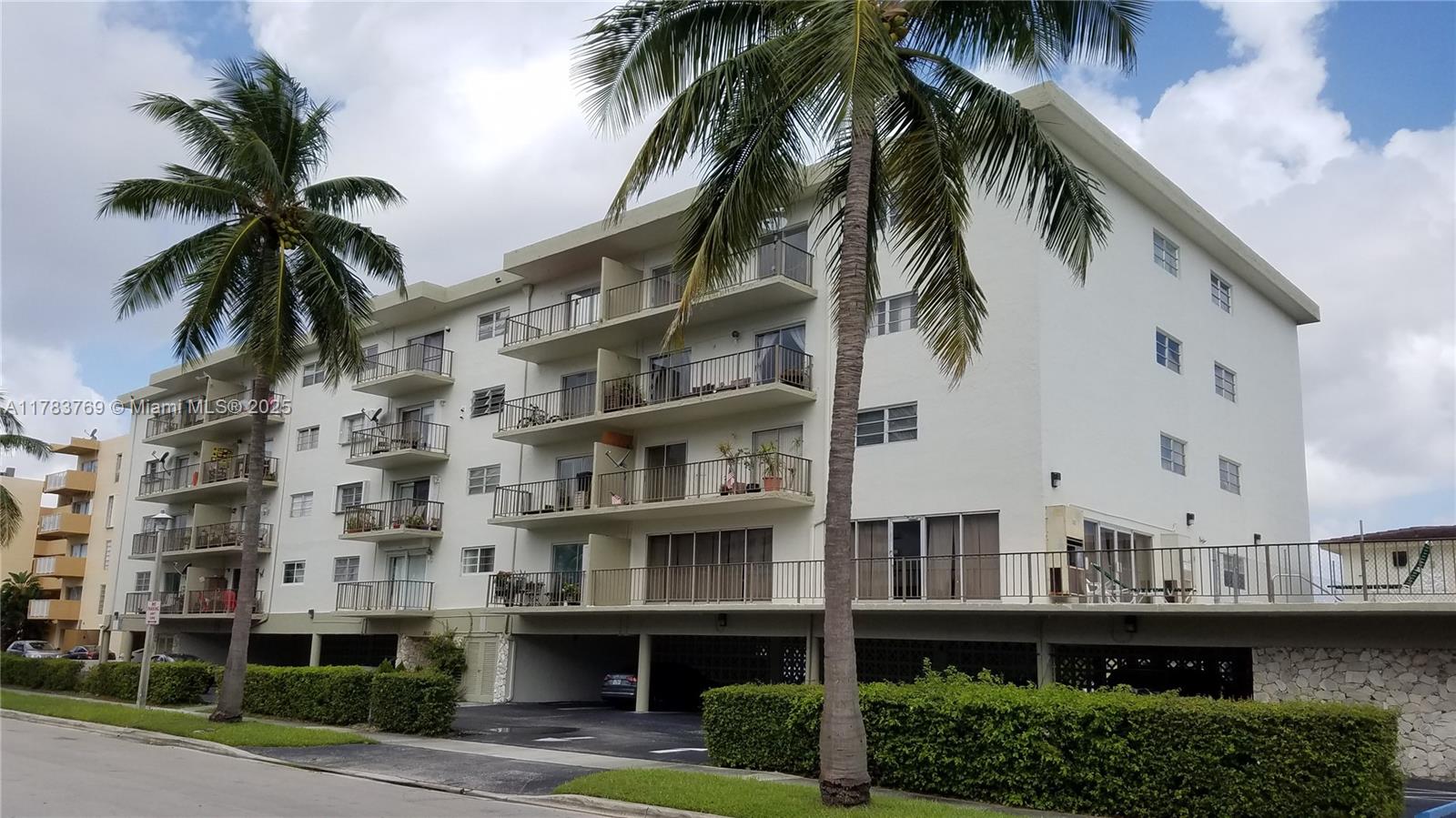 CARIBBEAN HOUSE CONDO - Residential