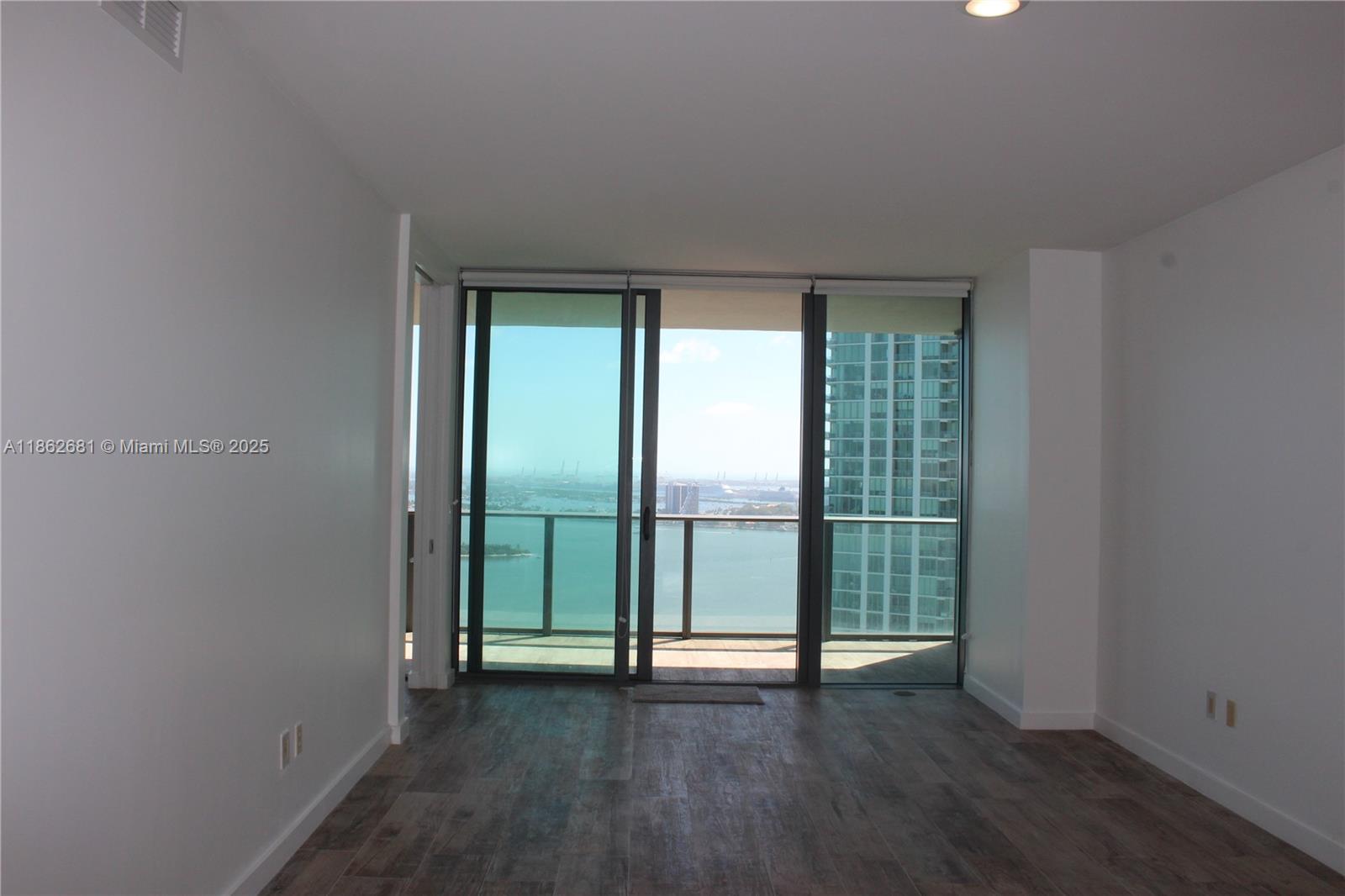 650 NE 32nd St 3703