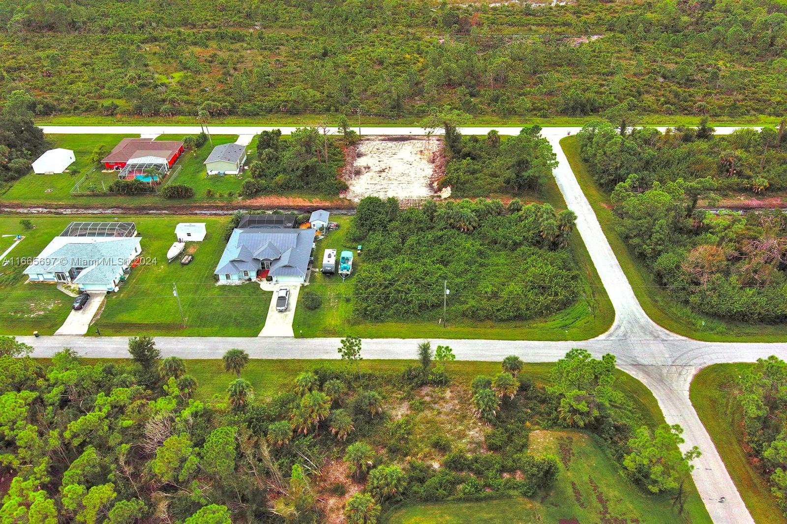 Port Charlotte - Land