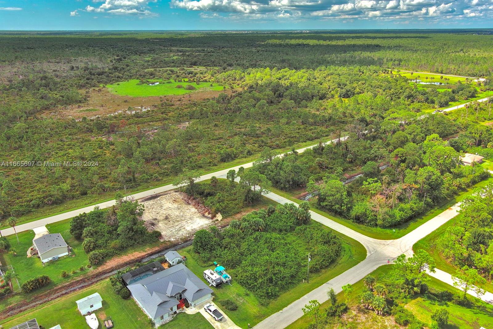 Port Charlotte - Land