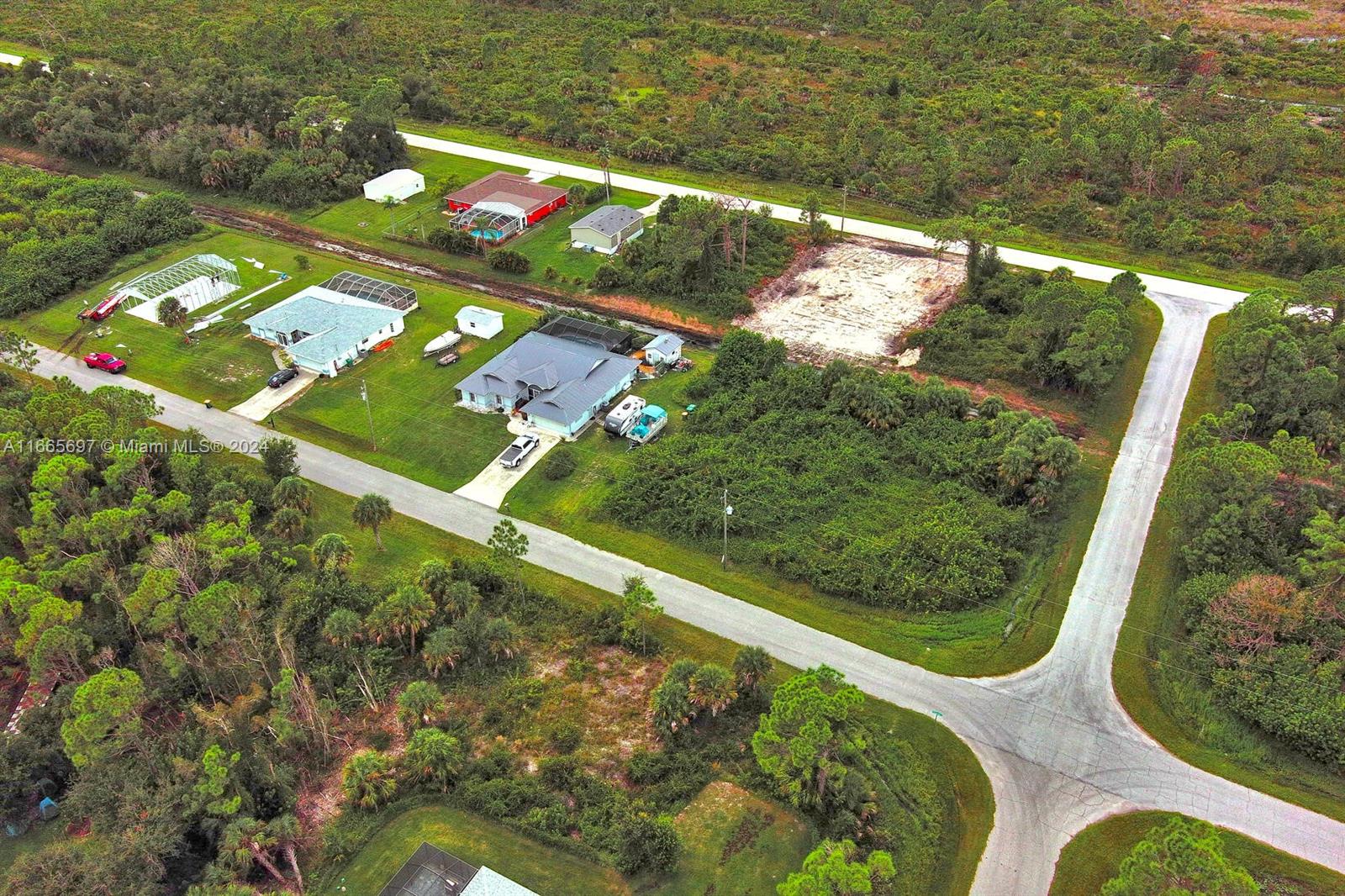 Port Charlotte - Land