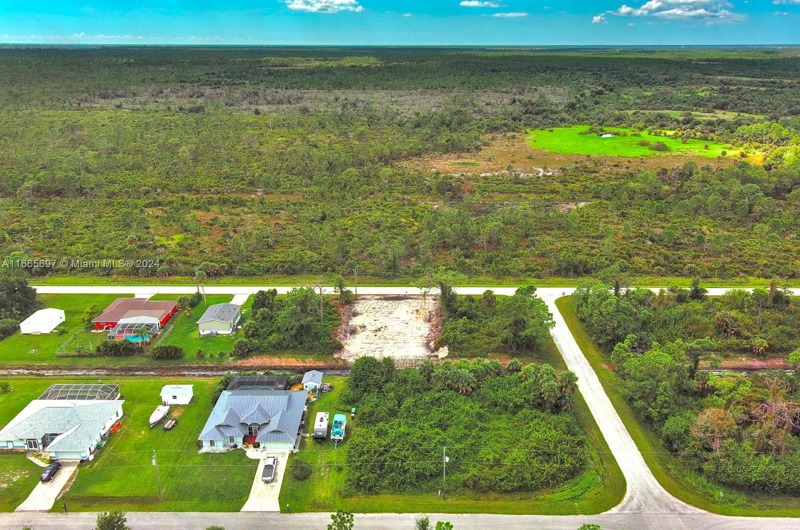 Port Charlotte - Land