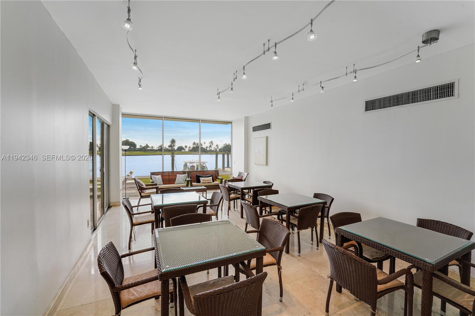 COLONY BAY HARBOR APTS CO - Residential