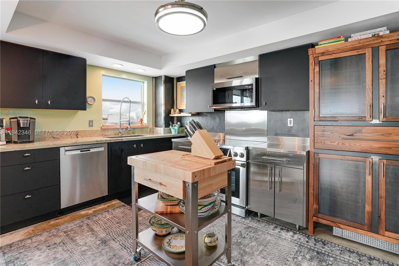 COLONY BAY HARBOR APTS CO - Residential