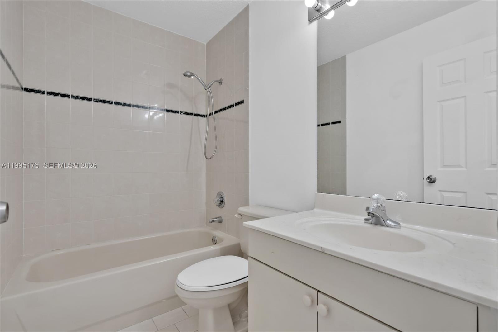 VILLAS AT THE HAMMOCKS CO - Residential