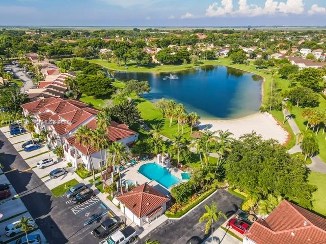 VILLAS AT THE HAMMOCKS CO - Residential