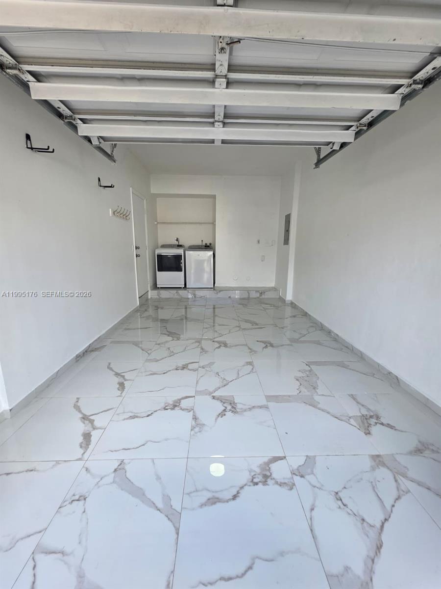 VILLAS AT THE HAMMOCKS CO - Residential