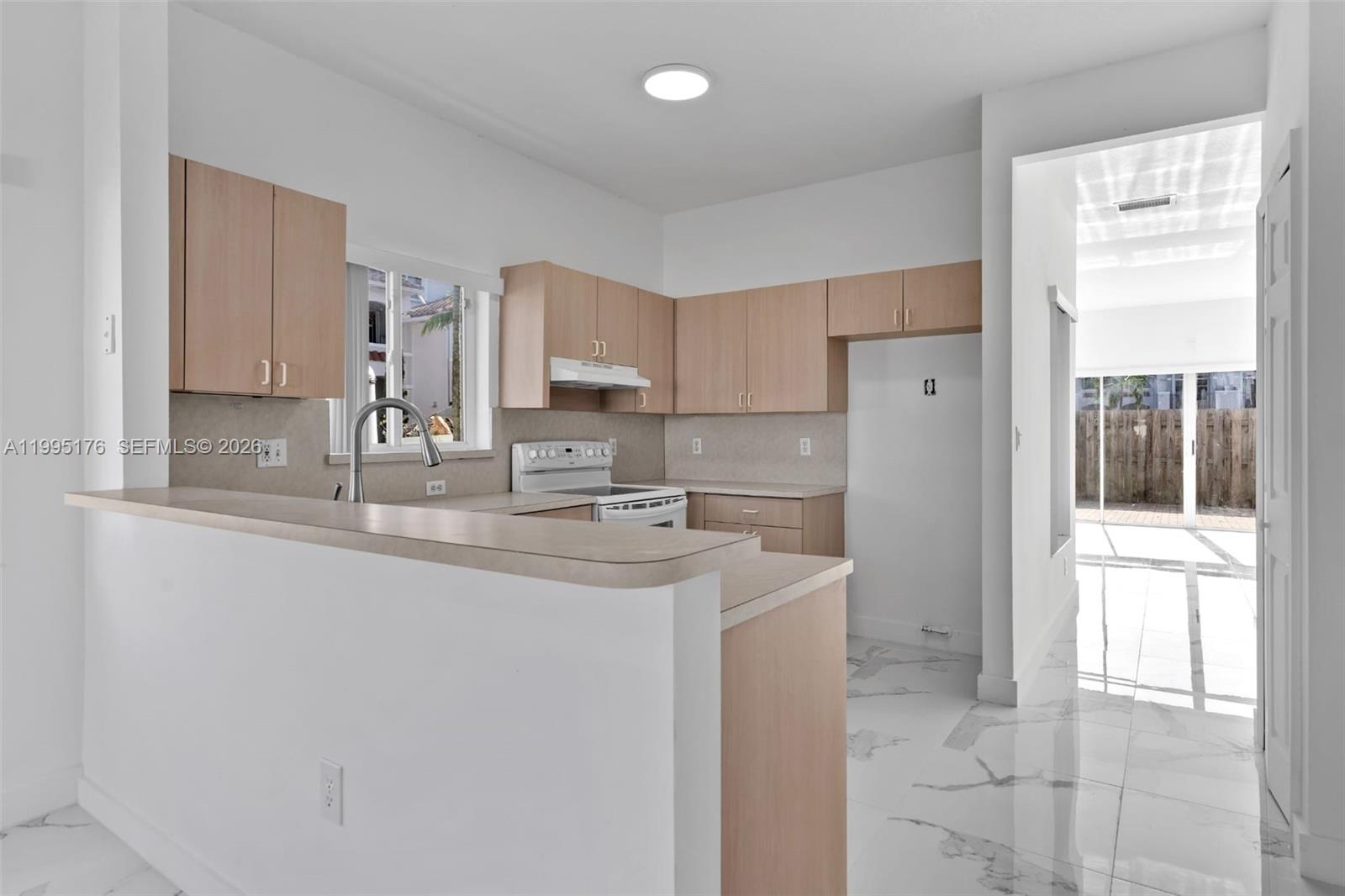 VILLAS AT THE HAMMOCKS CO - Residential